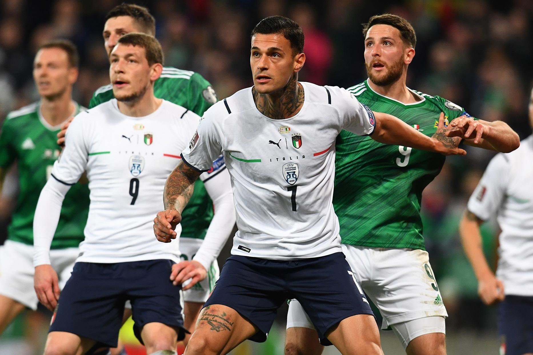 BELFAST, NORTHERN IRELAND - NOVEMBER 15: Gianluca Scamacca of Italy competes for the ball with Conor Washington of Northem Ireland during the 2022 FIFA World Cup Qualifier match between Northern Ireland and Italy at Windsor Park on November 15, 2021 in Belfast, Northern Ireland. (Photo by Claudio Villa/Getty Images)