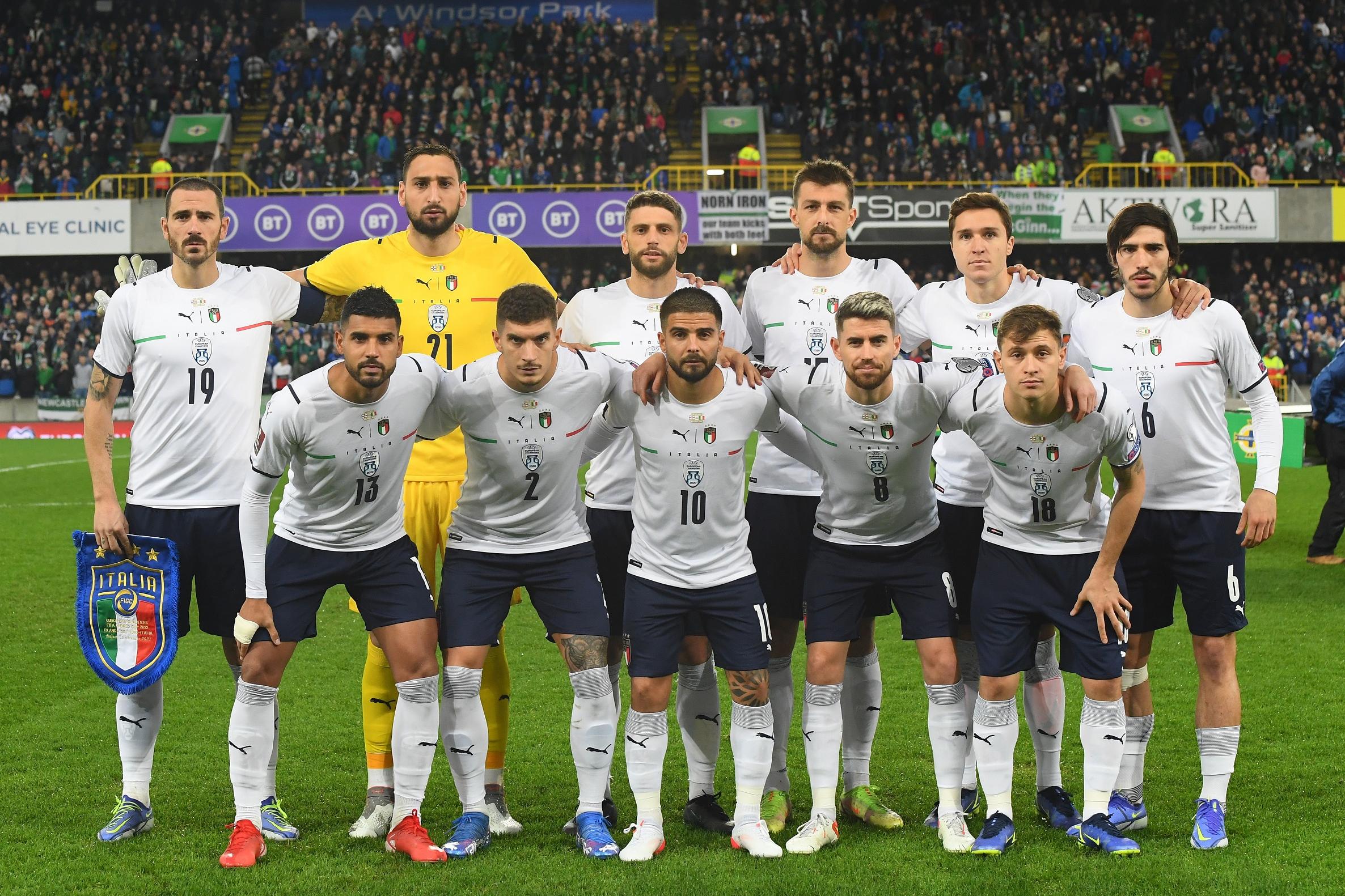 BELFAST, NORTHERN IRELAND - NOVEMBER 15: Players of Italy line up prior to the 2022 FIFA World Cup Qualifier match between Northern Ireland and Italy at Windsor Park on November 15, 2021 in Belfast, Northern Ireland. (Photo by Claudio Villa/Getty Images)