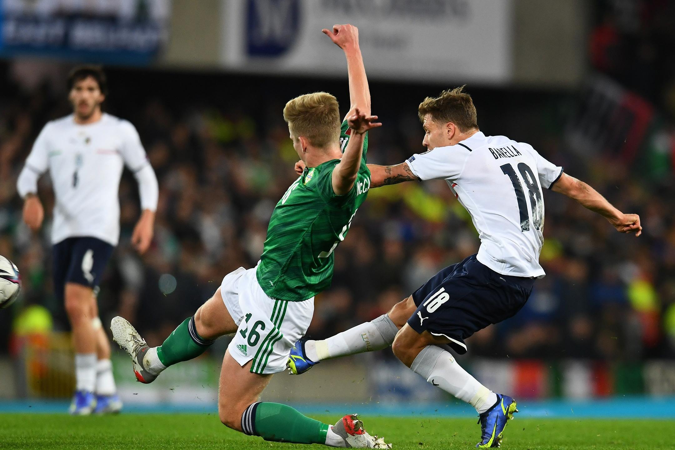 BELFAST, NORTHERN IRELAND - NOVEMBER 15: Nicolo Barella of Italy competes for the ball with Alistair McCann of Northem Ireland during the 2022 FIFA World Cup Qualifier match between Northern Ireland and Italy at Windsor Park on November 15, 2021 in Belfast, Northern Ireland. (Photo by Claudio Villa/Getty Images)