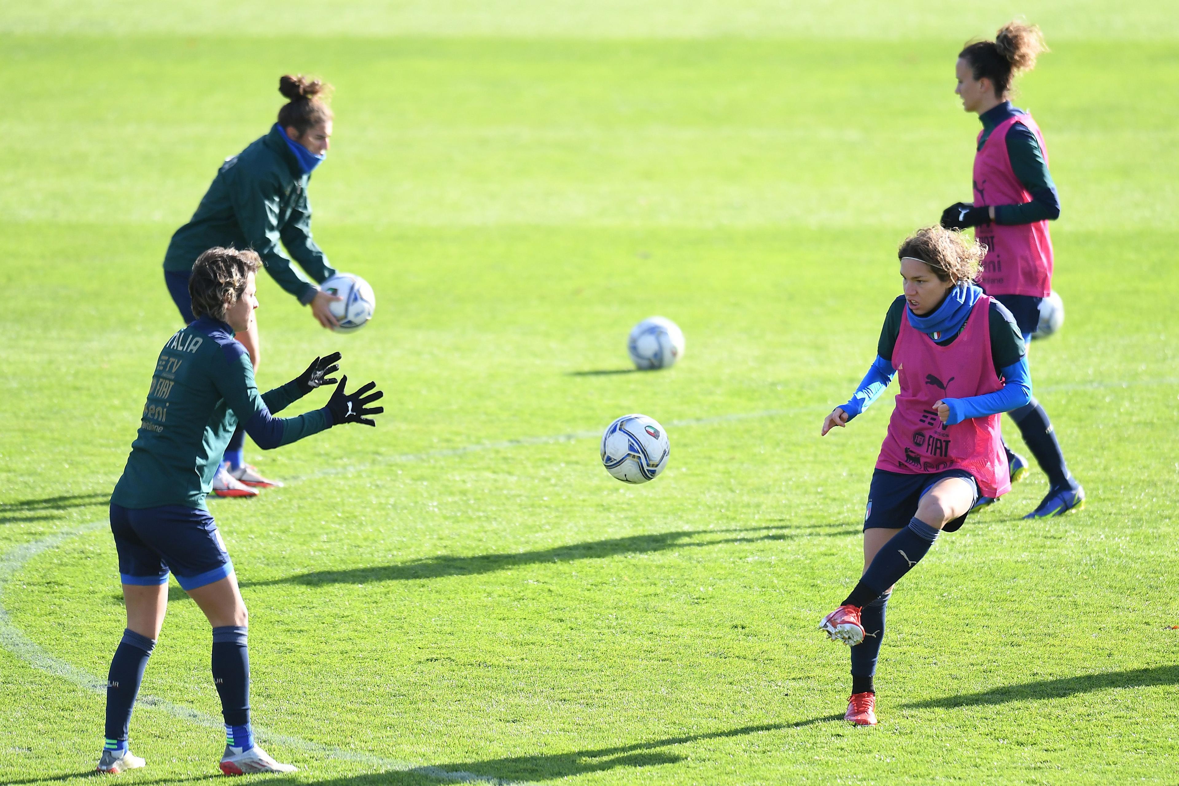 FLORENCE, ITALY - NOVEMBER 29: durign the Italy Women Training Session at Centro Tecnico Federale di Coverciano on November 29, 2021 in Florence, Italy. (Photo by Alessandro Sabattini/Getty Images)