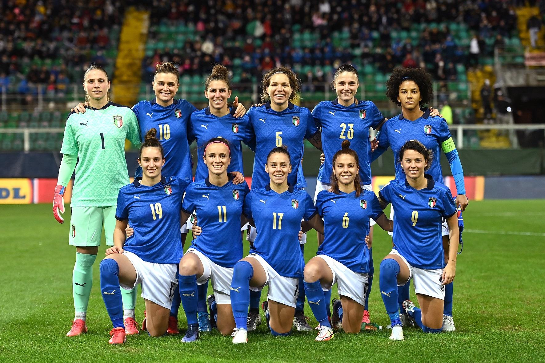 PALERMO, ITALY - NOVEMBER 26: Players of Italy pose for a team photo during the FIFA Women\\'s World Cup 2023 Qualifier group G match between Italy and Switzerland at  on November 26, 2021 in Palermo , Italy. (Photo by Tullio M. Puglia/Getty Images)