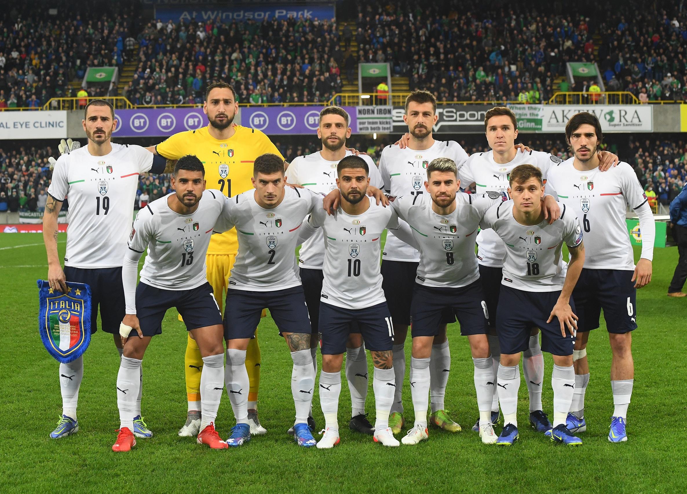 BELFAST, NORTHERN IRELAND - NOVEMBER 15: Players of Italy line up prior to the 2022 FIFA World Cup Qualifier match between Northern Ireland and Italy at Windsor Park on November 15, 2021 in Belfast, Northern Ireland. (Photo by Claudio Villa/Getty Images)