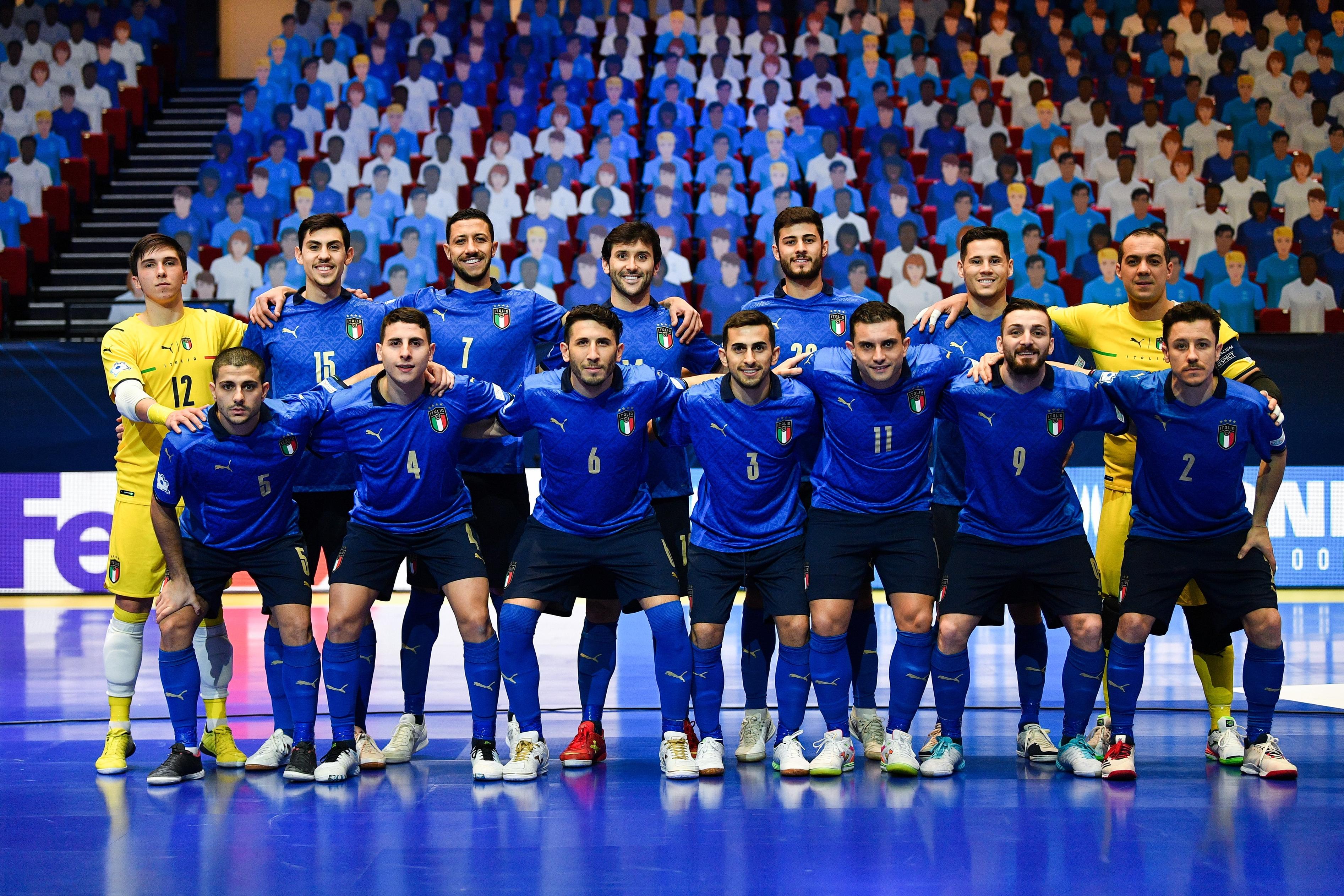 GRONINGEN, NETHERLANDS - January 20: The Italy team before the UEFA Futsal Euro 2022 Group B match between Italy and Finland at the Martini Plaza on January 20, 2022 in Groningen, Netherlands. (Photo by E\\u00F3in Noonan - UEFA/UEFA via Sportsfile)