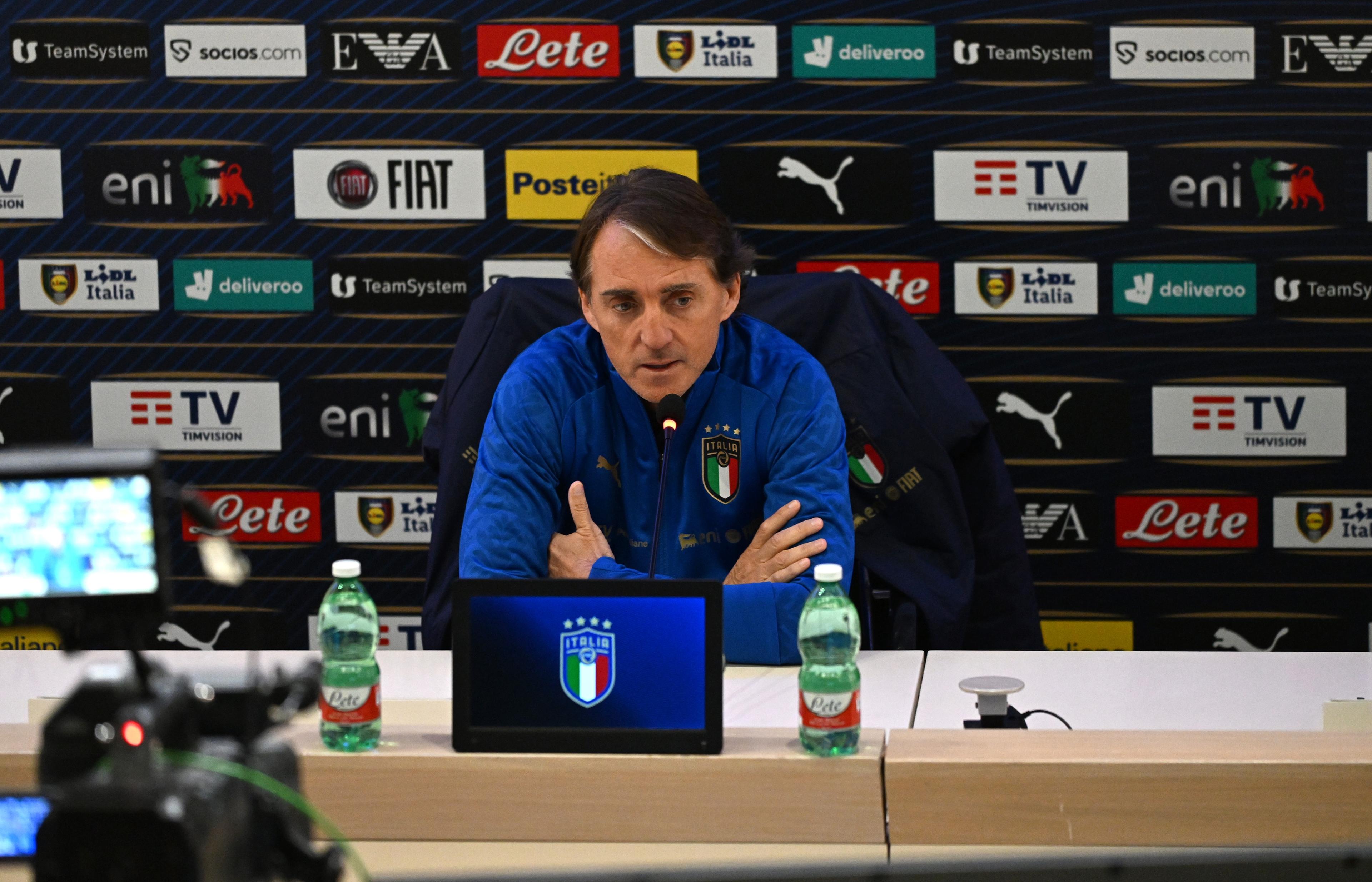 FLORENCE, ITALY - JANUARY 26: Head coach Italy Roberto Mancini speaks with the media during press pnference at Centro Tecnico Federale di Coverciano on January 26, 2022 in Florence, Italy. (Photo by Claudio Villa/Getty Images)