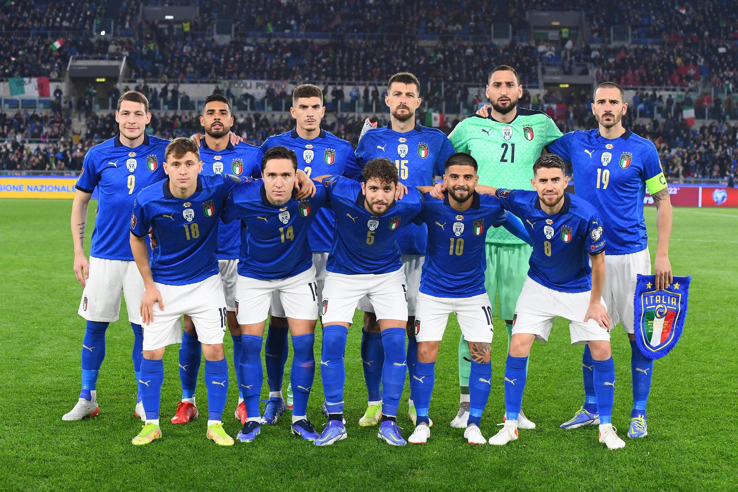ROME, ITALY - NOVEMBER 12: Players of Italy line up prior before the 2022 FIFA World Cup Qualifier match between Italy and Switzerland at Stadio Olimpico on November 12, 2021 in Rome, Italy. (Photo by Claudio Villa/Getty Images)