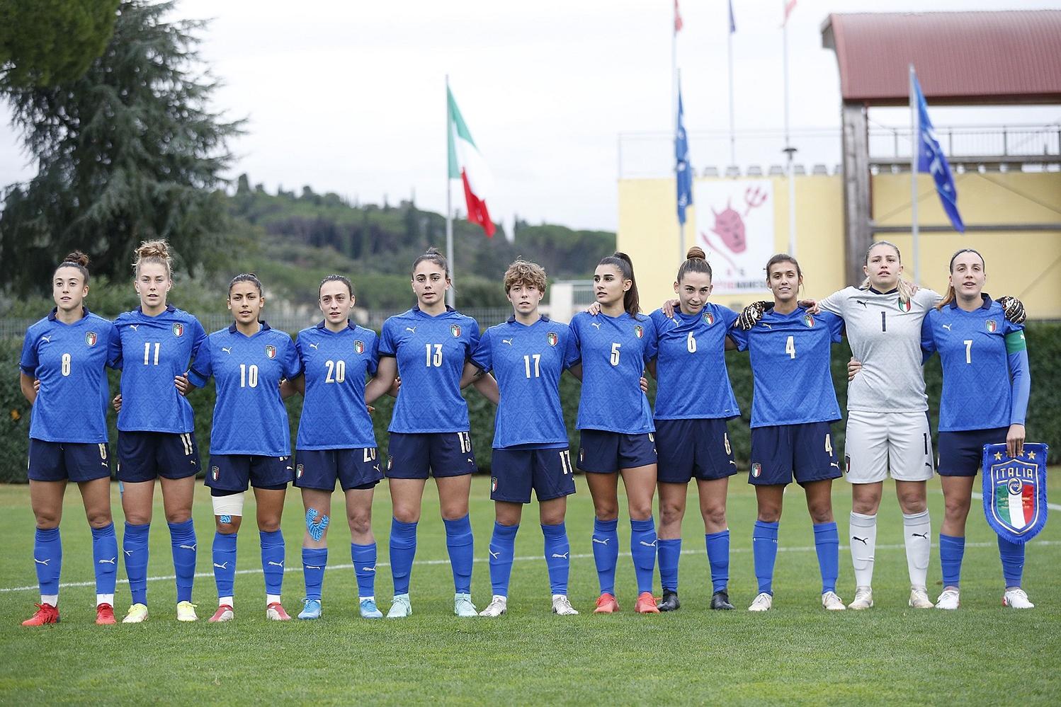 FLORENCE, ITALY - NOVEMBER 25: Italy Women U23 in action during the friendly match between Italy U23 Women and Sweden U23 Women at Centro Tecnico Federale di Coverciano on November 25, 2021 in Florence, Italy. (Photo by Gabriele Maltinti/Getty Images)