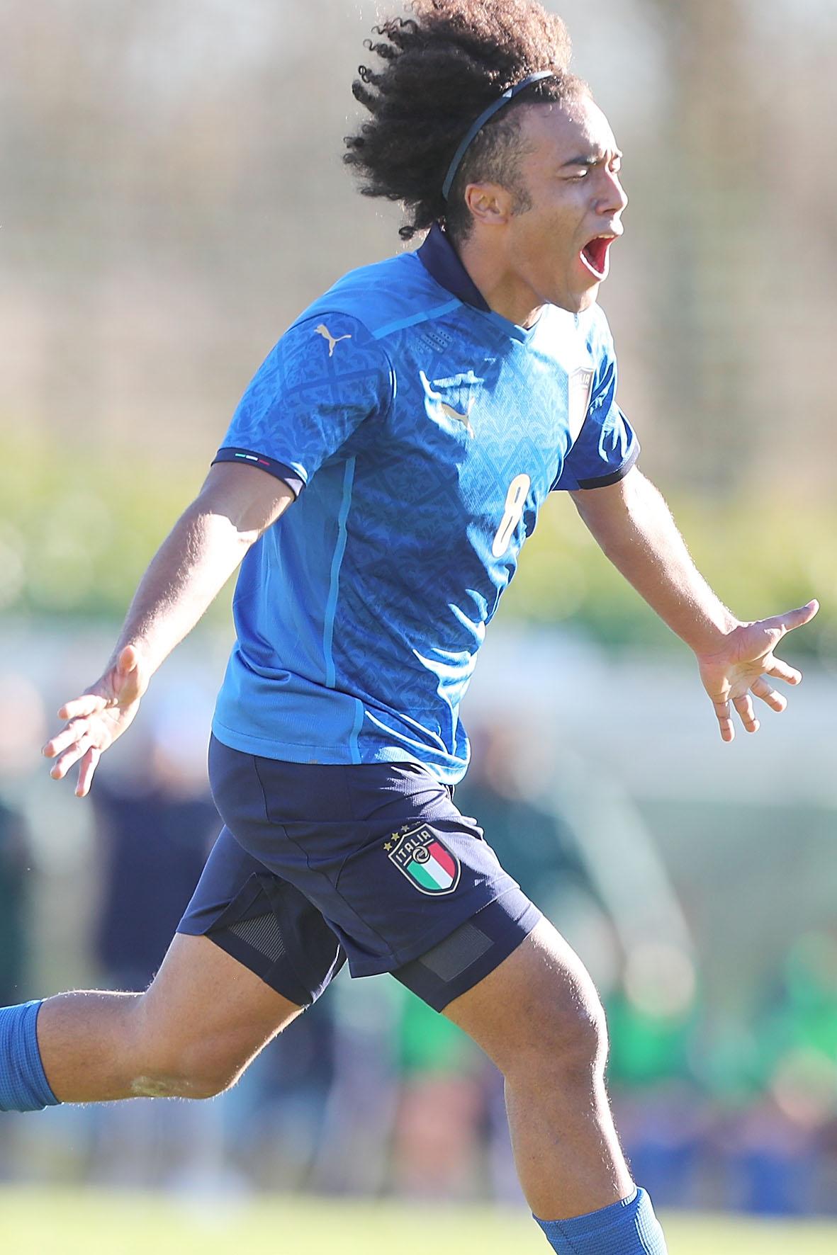 SIENA, ITALY - FEBRUARY 22: Aaron Ciammaglichella of Italy U17 celebrates after scoring a goal during the International Friendly match bewteen Italy U17 and Turkey U17 at Daniele Berni Stadium on February 22, (Photo by Gabriele Maltinti/Getty Images) *** Local Caption *** Aaron Ciammaglichella