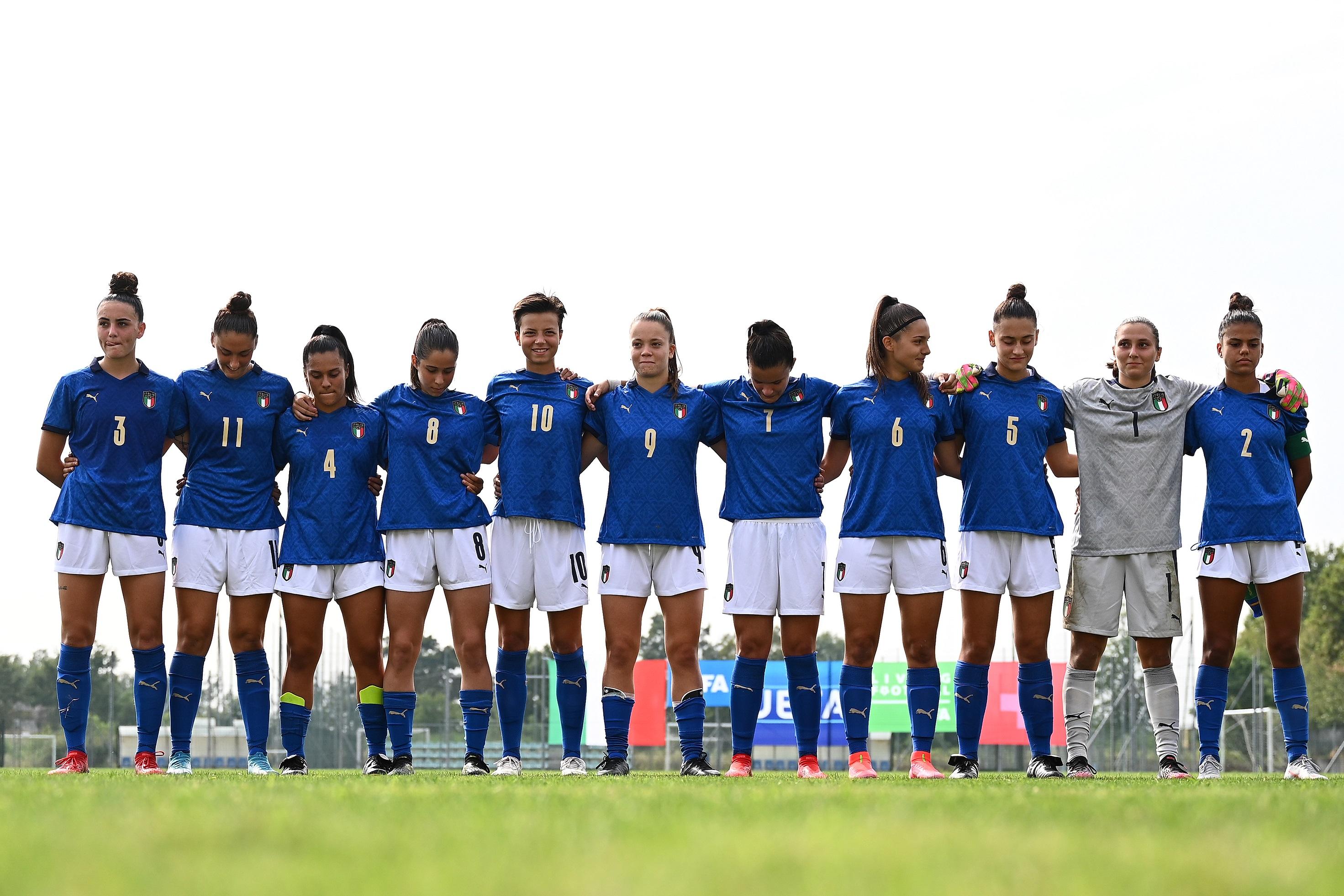 NOVARA, ITALY - SEPTEMBER 08: Italy U17 Women team formation prior to the International Friendly match between Italy U17 Women v Switzerland U17 Women at Novarello Training Center on September 08, 2021 in Novara, Italy. (Photo by Mattia Ozbot/Getty Images)