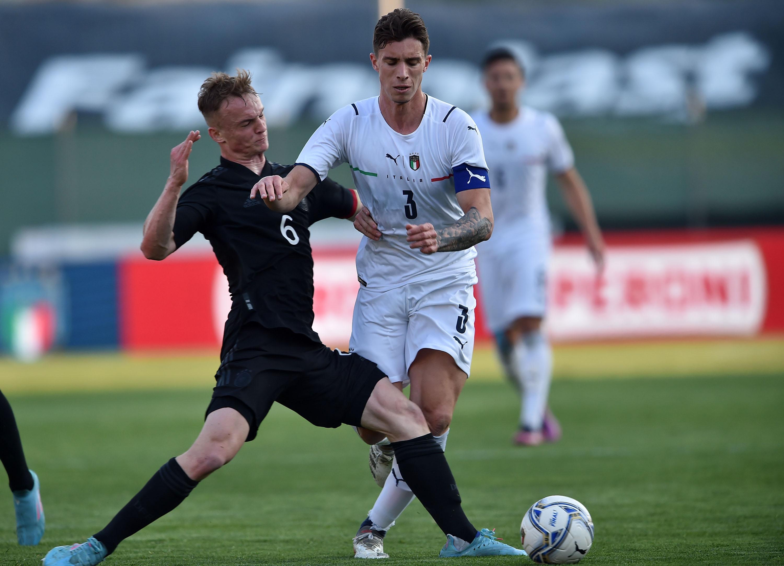 ASCOLI PICENO, ITALY - MARCH 24: Niklas Tauer of Germany U20 and Riccardo Calafiori of Italy U20 in action during the international friendly match between Italy U20 and Germany U20 at Stadio Cino e Lillo del Duca on March 24, 2022 in Ascoli Piceno, Italy. (Photo by Giuseppe Bellini/Getty Images) *** Local Caption *** Niklas TauerRiccardo Calafiori