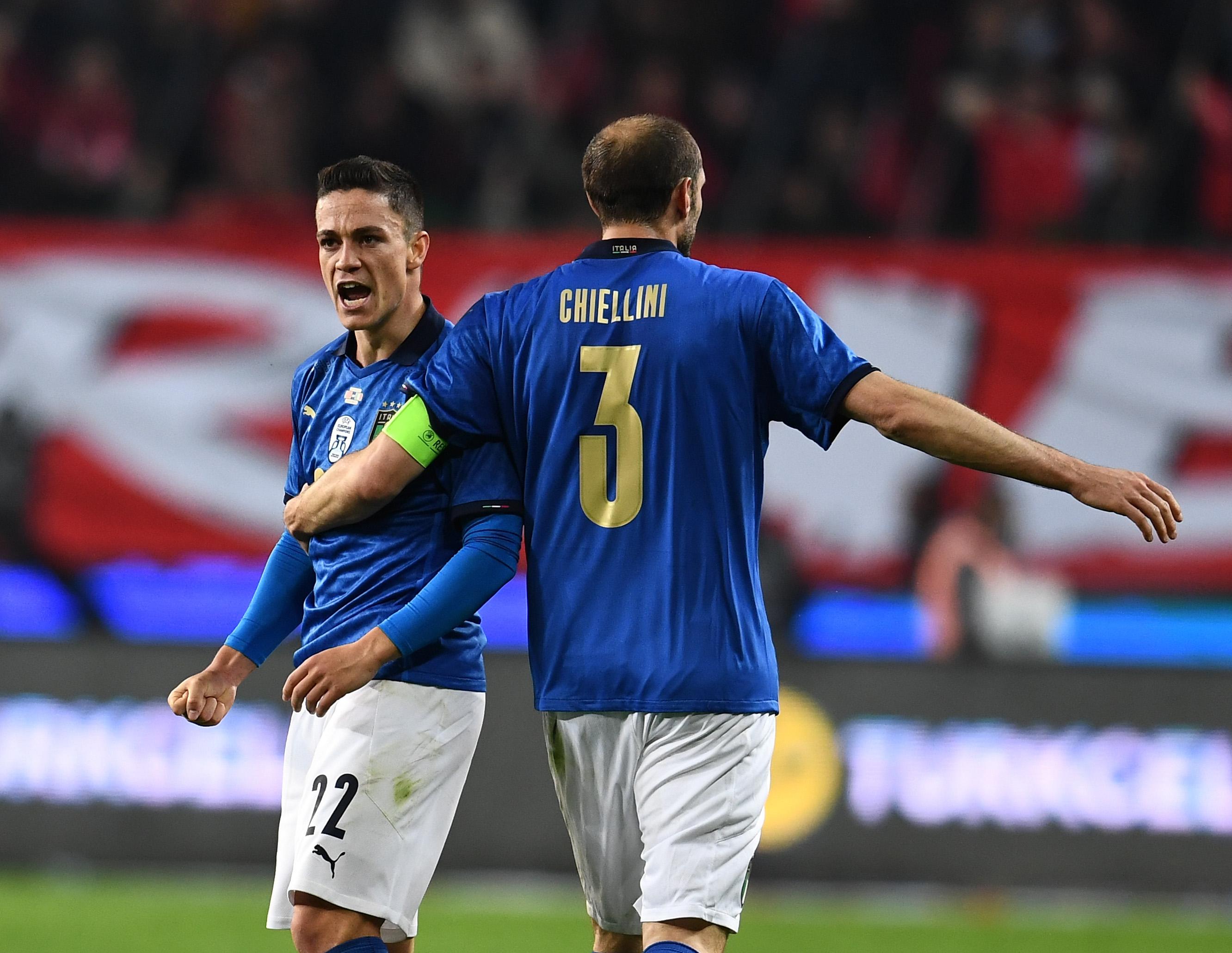 KONYA, TURKEY - MARCH 29: Giacomo Raspadori of Italy celebrates with Giorgio Chiellini after scoring the goal during the International Friendly match between Turkey and Italy on March 29, 2022 in Konya, Turkey. (Photo by Claudio Villa/Getty Images)