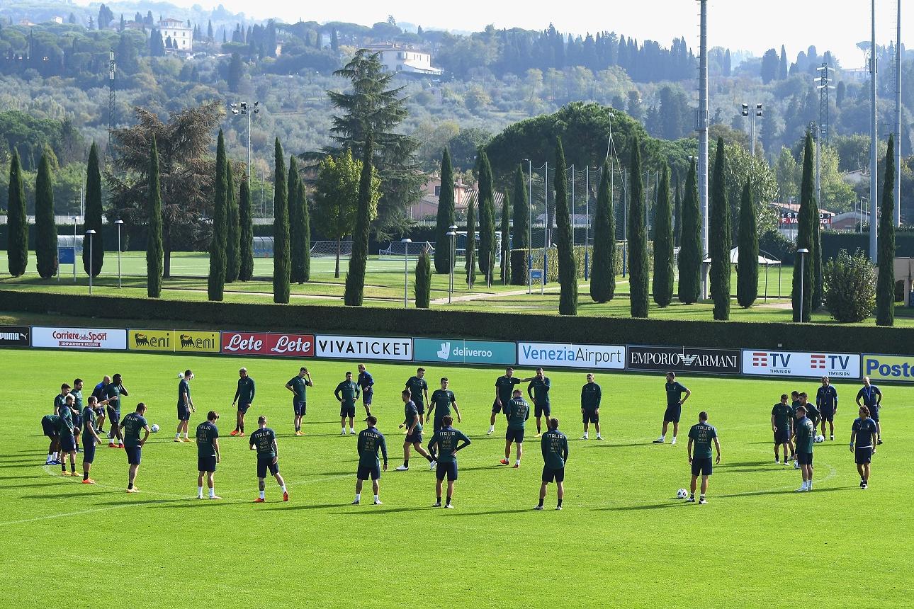 FLORENCE, ITALY - OCTOBER 09:  Players of Italy in action during a training session at Centro Tecnico Federale di Coverciano on October 9, 2020 in Florence, Italy.  (Photo by Claudio Villa/Getty Images)