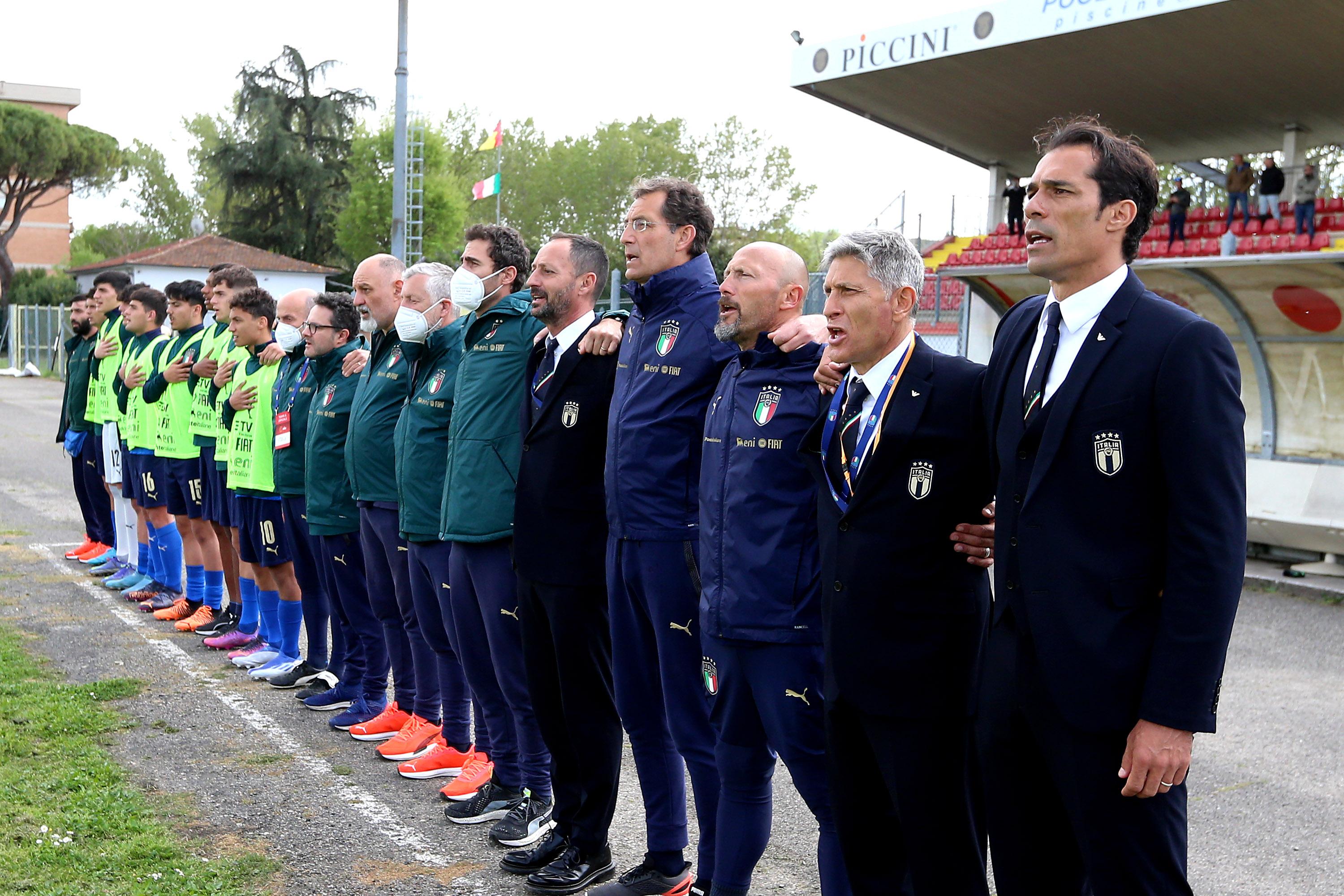 POGGIBONSI, ITALY - APRIL 23: Italy U17 staff during the U17 Elite Round match between Italy U17 and Kosovo U17 at Stadio Comunale Stefano Lotti on April 23, 2022 (Photo by Paolo Bruno/Getty Images)