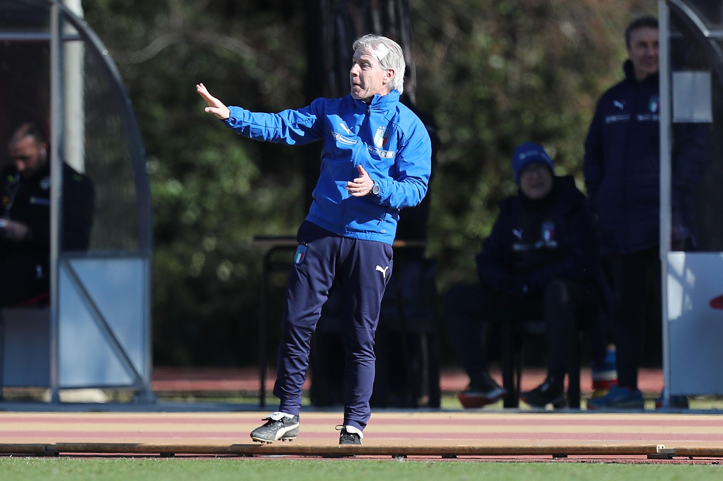 TIRRENIA, ITALY - FEBRUARY 07: Daniele Zoratto manager of Italy U16 shouts instructions to his players on February 7, 2019 in Tirrenia, Italy. (Photo by Gabriele Maltinti/Getty Images) *** Local Caption *** Daniele Zoratto