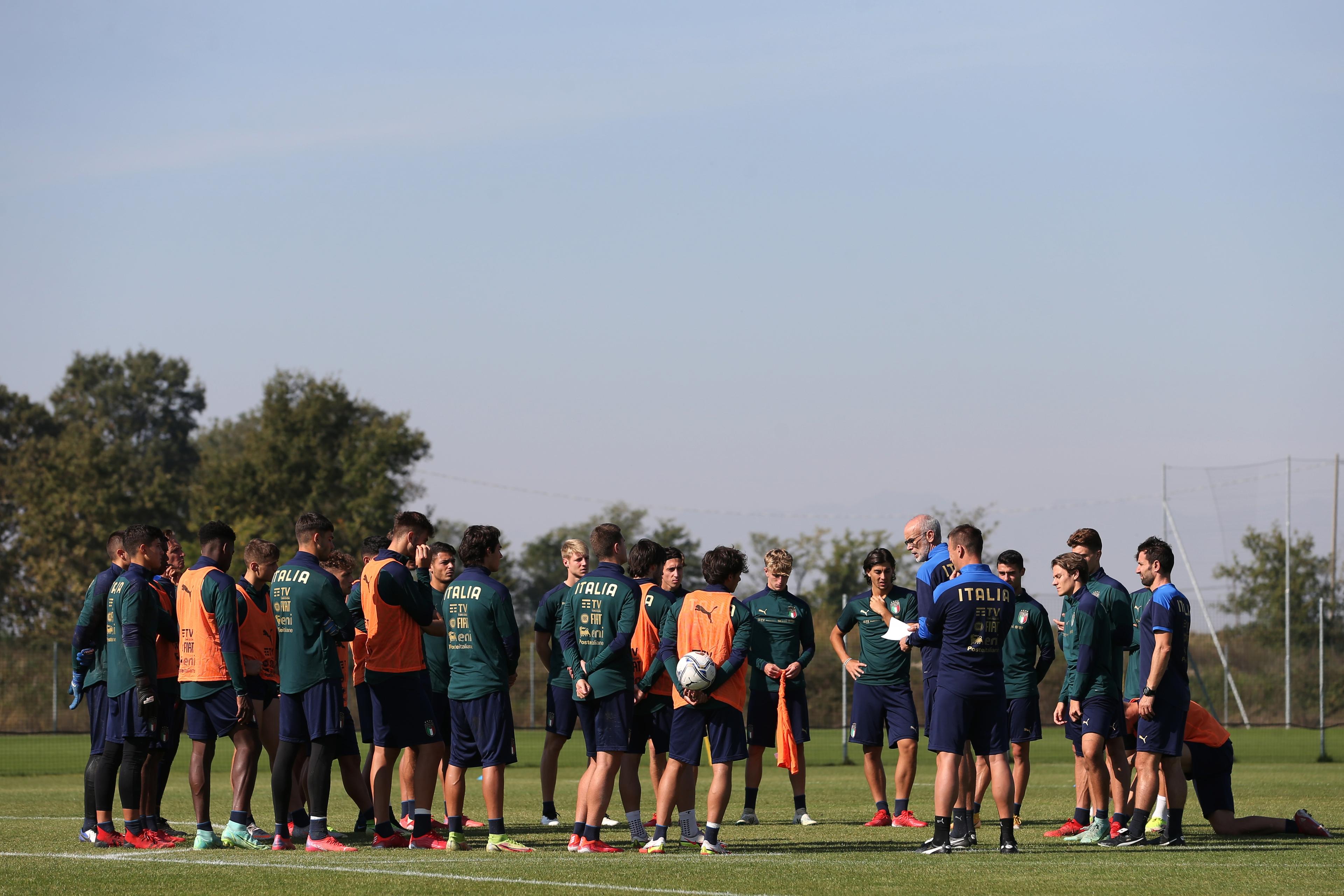 NOVARA, ITALY - OCTOBER 11: Paolo Nicoleta discusses with players at the end of the Italy U21 training session at Novarello Training Center on October 11, 2021 in Novara, Italy. (Photo by Jonathan Moscrop/Getty Images)