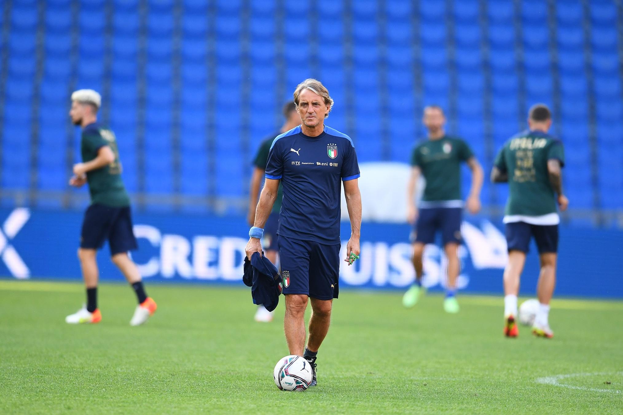 BASEL, SWITZERLAND - SEPTEMBER 04: Head coach Italy Roberto Mancini looks on during a training session at St Jacob Park on September 04, 2021 in Basel, Switzerland. (Photo by Claudio Villa/Getty Images)