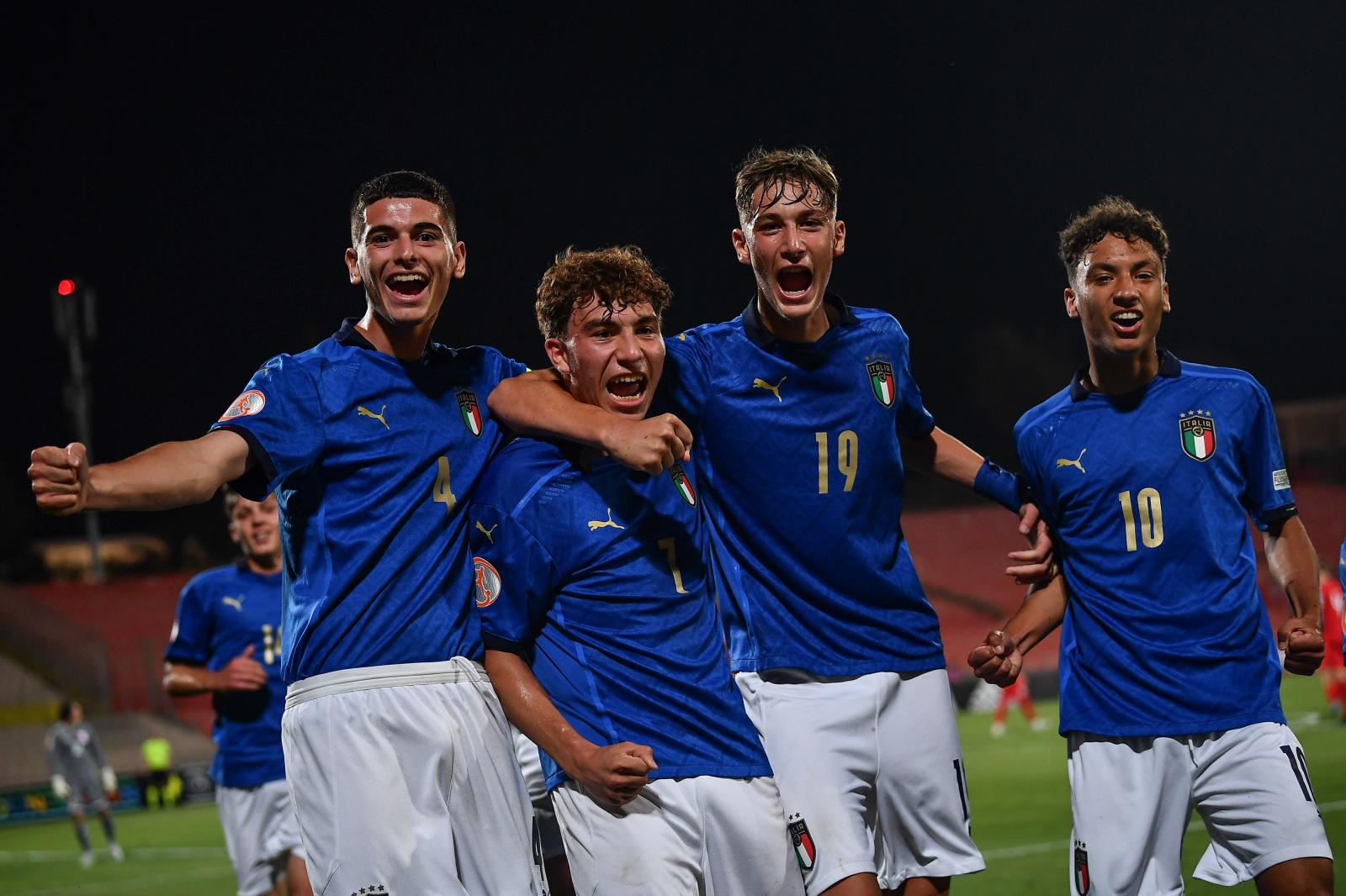 RAMAT GAN, ISRAEL - May 22: Luca Di Maggio of Italy, second from left, celebrates with team mates after scoring their side\\'s first goal during the UEFA European Under-17 Championship Finals Group A match between Luxembourg and Italy at the Ramat Gan Municipal Stadium on May 22, 2022 in Ramat Gan, Israel. (Photo by David Fitzgerald - UEFA/UEFA via Sportsfile)