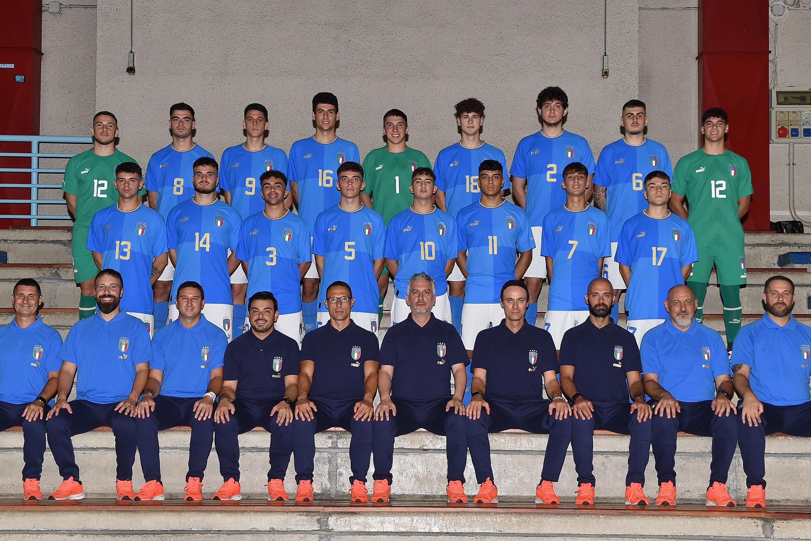JESI, ITALY - AUGUST 30: Team of Italy Futsal U19 poses during an official portrait session on August 30, 2022 in Jesi, Italy. (Photo by Giuseppe Bellini/Getty Images)