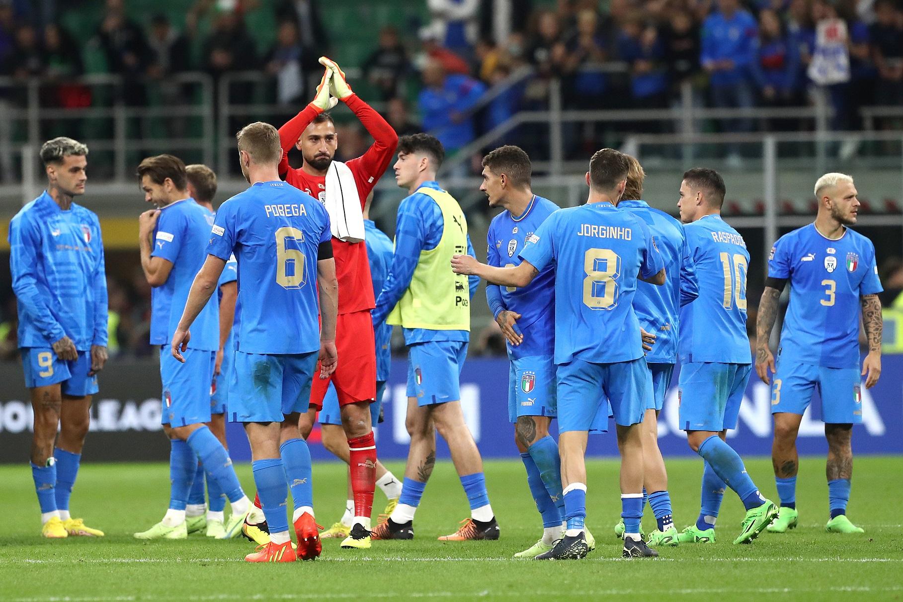 MILAN, ITALY - SEPTEMBER 23: Gianluigi Donnarumma of Italy applauds their fans after the final whistle of the UEFA Nations League League A Group 3 match between Italy and England at San Siro on September 23, 2022 in Milan, Italy. (Photo by Marco Luzzani/Getty Images)