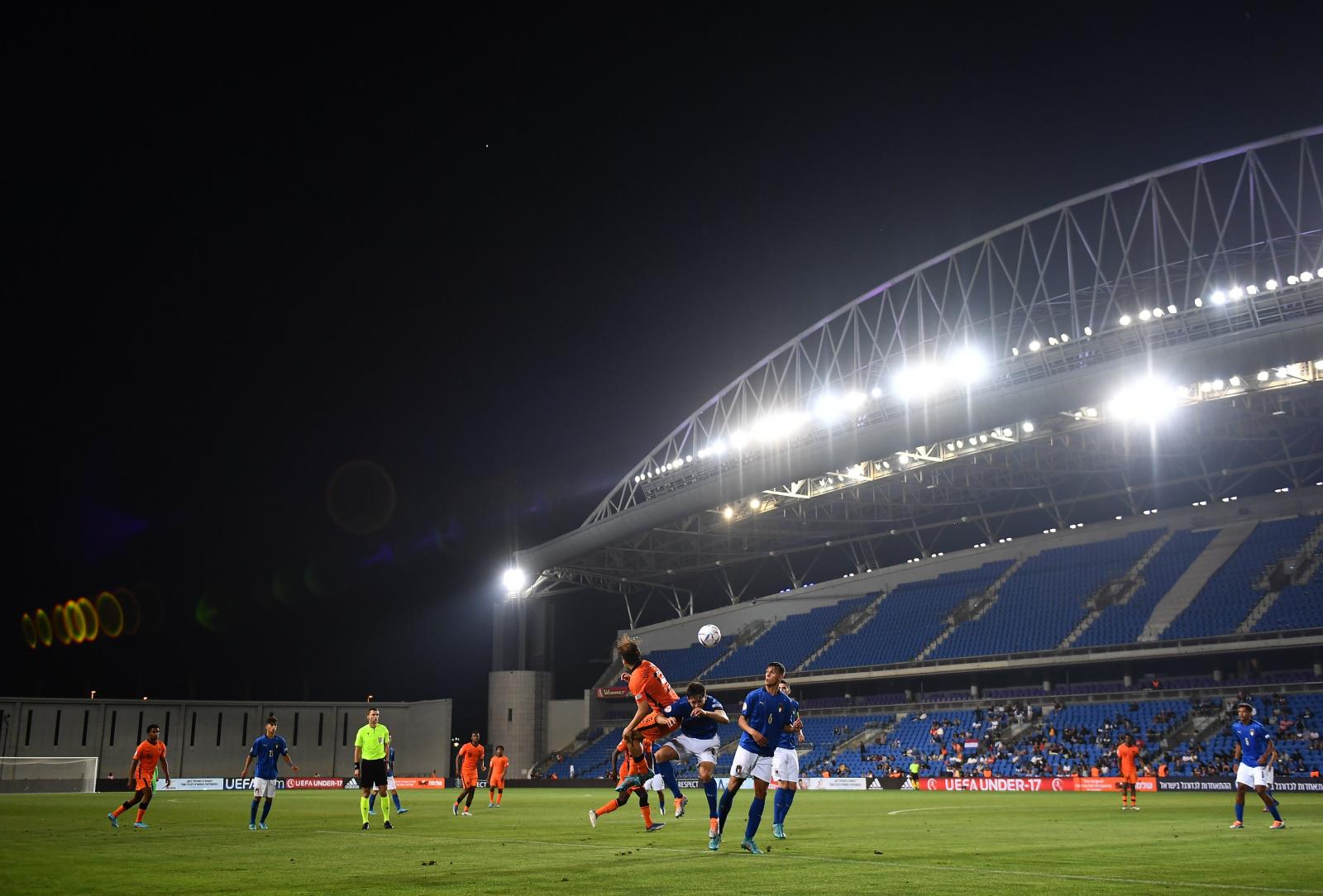 NETANYA, ISRAEL - May 25: Jason van Duiven of Netherlands in action against Filippo Saiani of Italy during the UEFA European Under-17 Championship Finals Quarter Final match between Netherlands and Italy at the Netanya Stadium on May 25, 2022 in Netanya, Israel. (Photo by David Fitzgerald - UEFA/UEFA via Sportsfile)