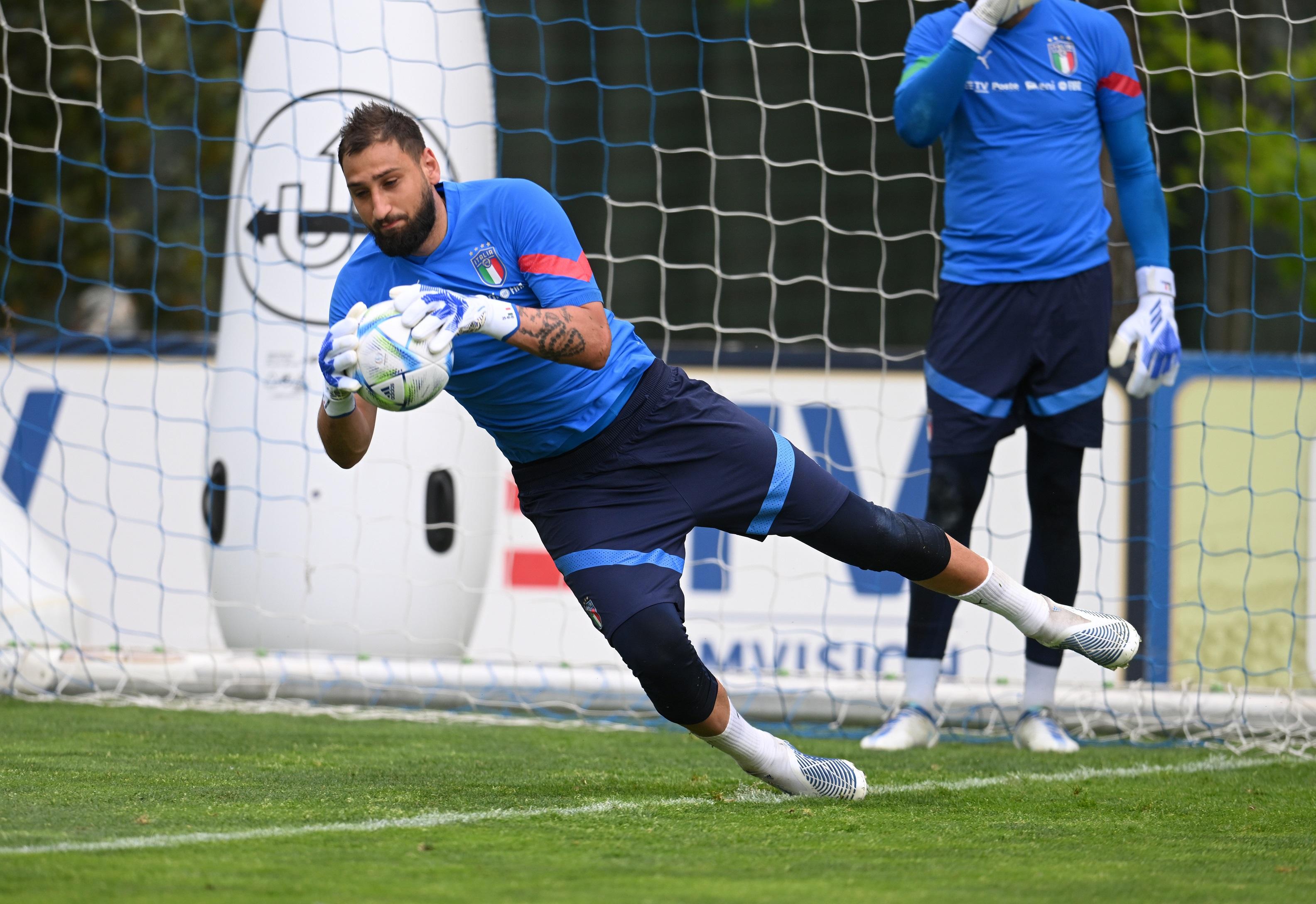 FLORENCE, ITALY - MAY 27: Gianluigi Donnarumma of Italy in action during training session at Centro Tecnico Federale di Coverciano on May 27, 2022 in Florence, Italy. (Photo by Claudio Villa/Getty Images)