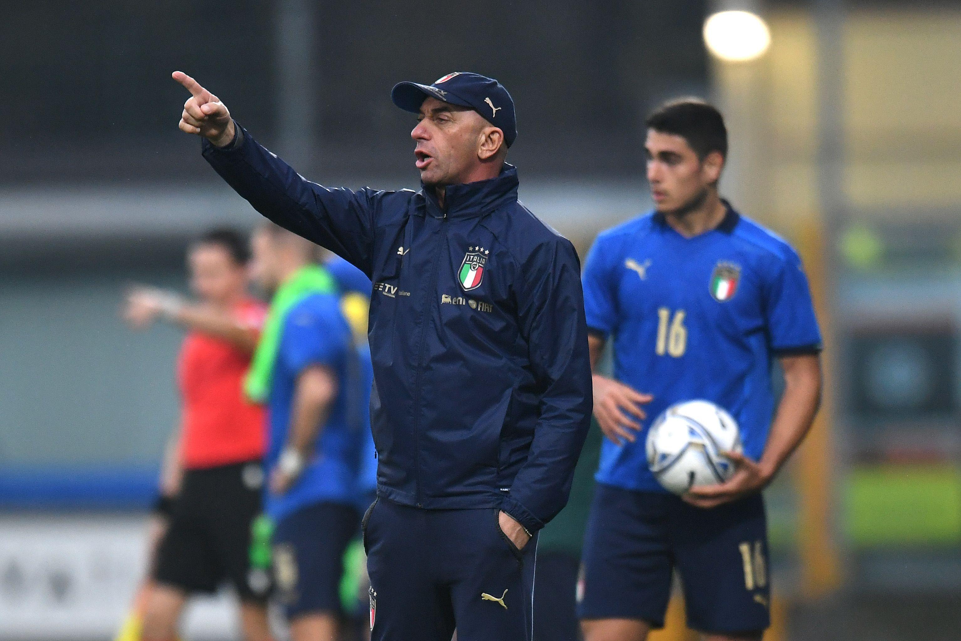 SASSUOLO, ITALY - NOVEMBER 15: Alberto Bollini head coach of Italy U20  issues instructions to his players during the match Italy U20 and Romania U20 at Enzo Ricci Stadium on November 15, 2021 in Sassuolo, Italy. (Photo by Alessandro Sabattini/Getty Images)
