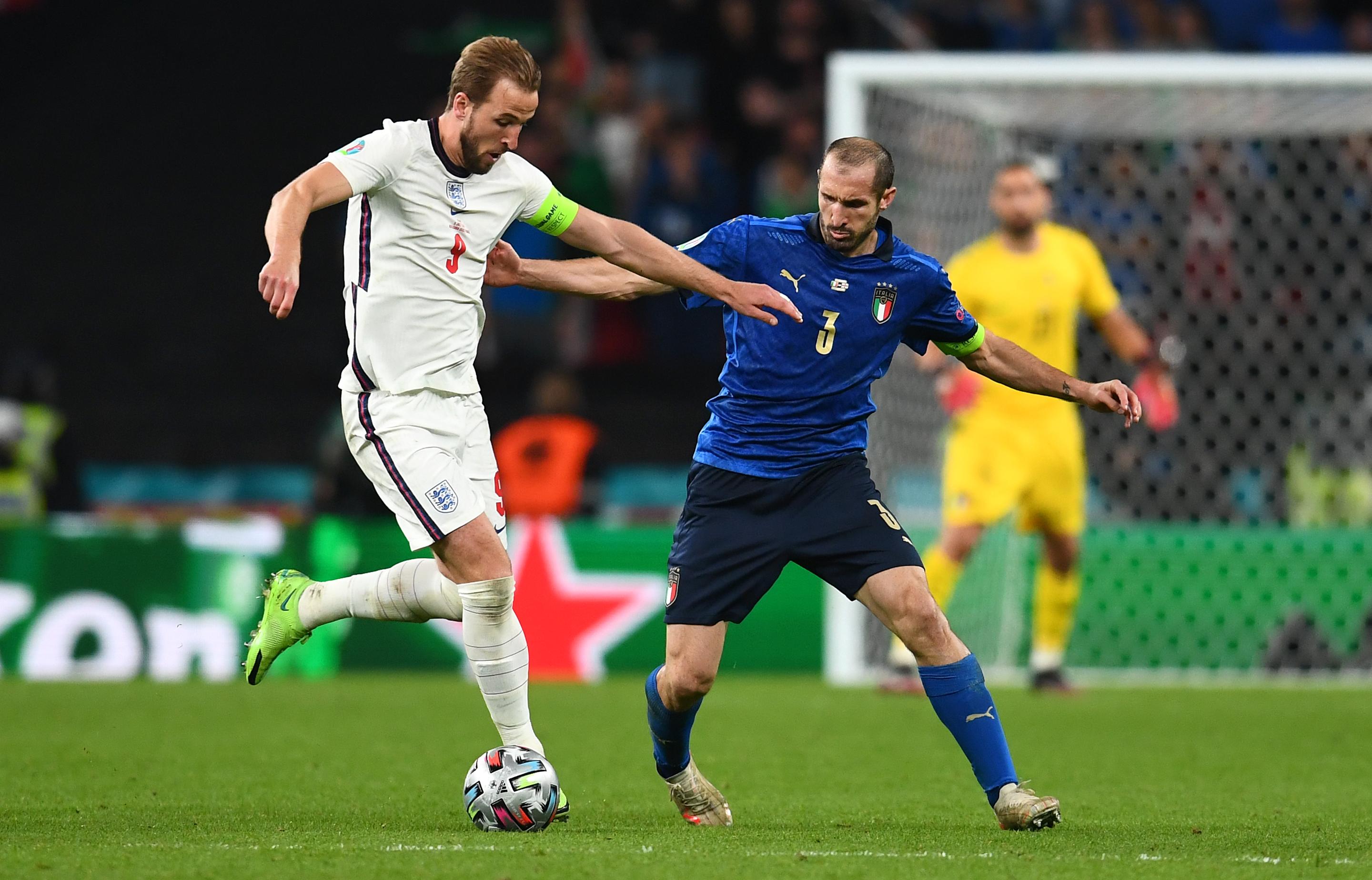 LONDON, ENGLAND - JULY 11: Harry Kane of England battles for possession with Giorgio Chiellini of Italy during the UEFA Euro 2020 Championship Final between Italy and England at Wembley Stadium on July 11, 2021 in London, England. (Photo by Claudio Villa/Getty Images)