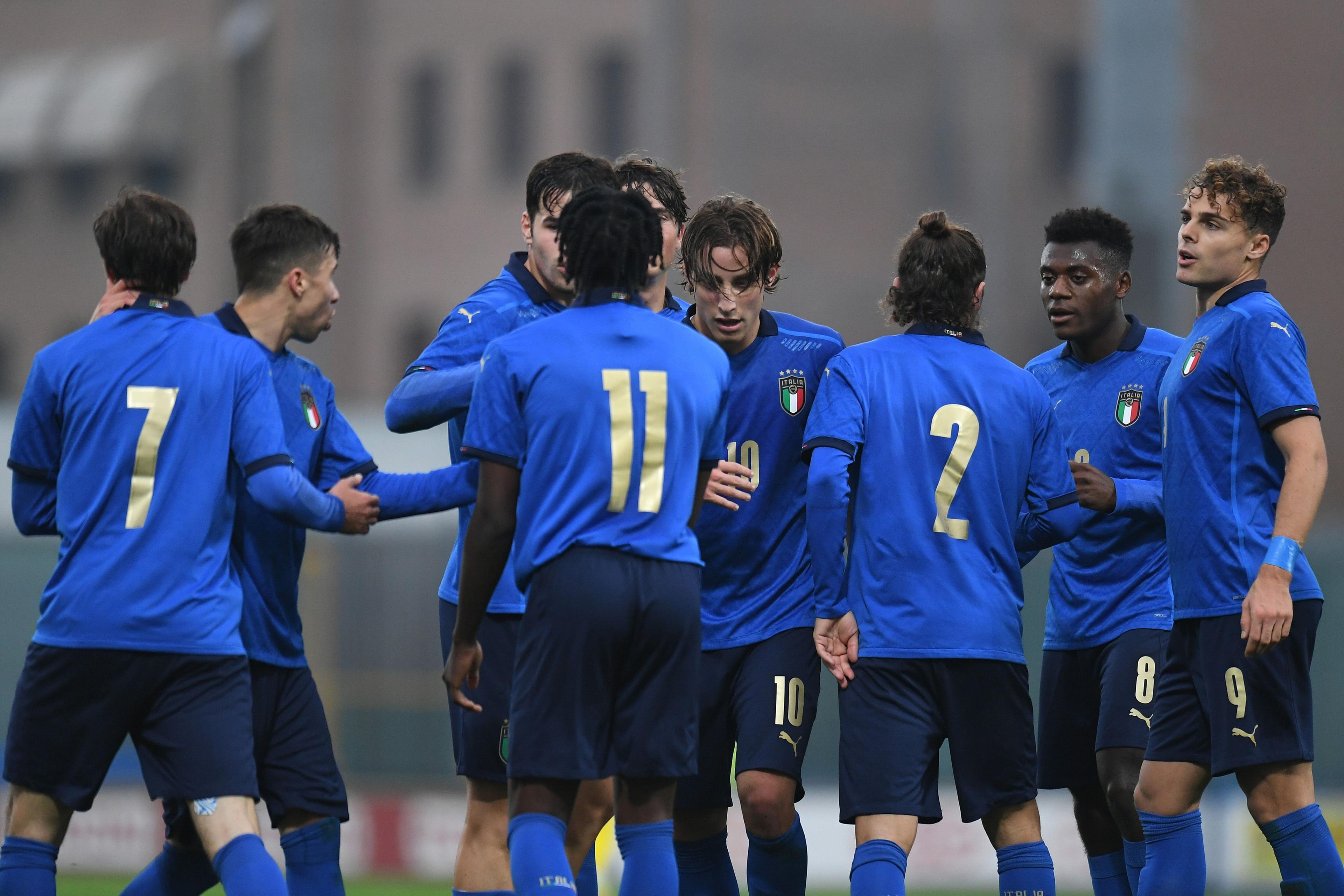 SASSUOLO, ITALY - NOVEMBER 15: Edoardo Bove of Italy U20  celebrates after scoring the 4-0 goal during the match Italy U20 and Romania U20 at Enzo Ricci Stadium on November 15, 2021 in Sassuolo, Italy. (Photo by Alessandro Sabattini/Getty Images)