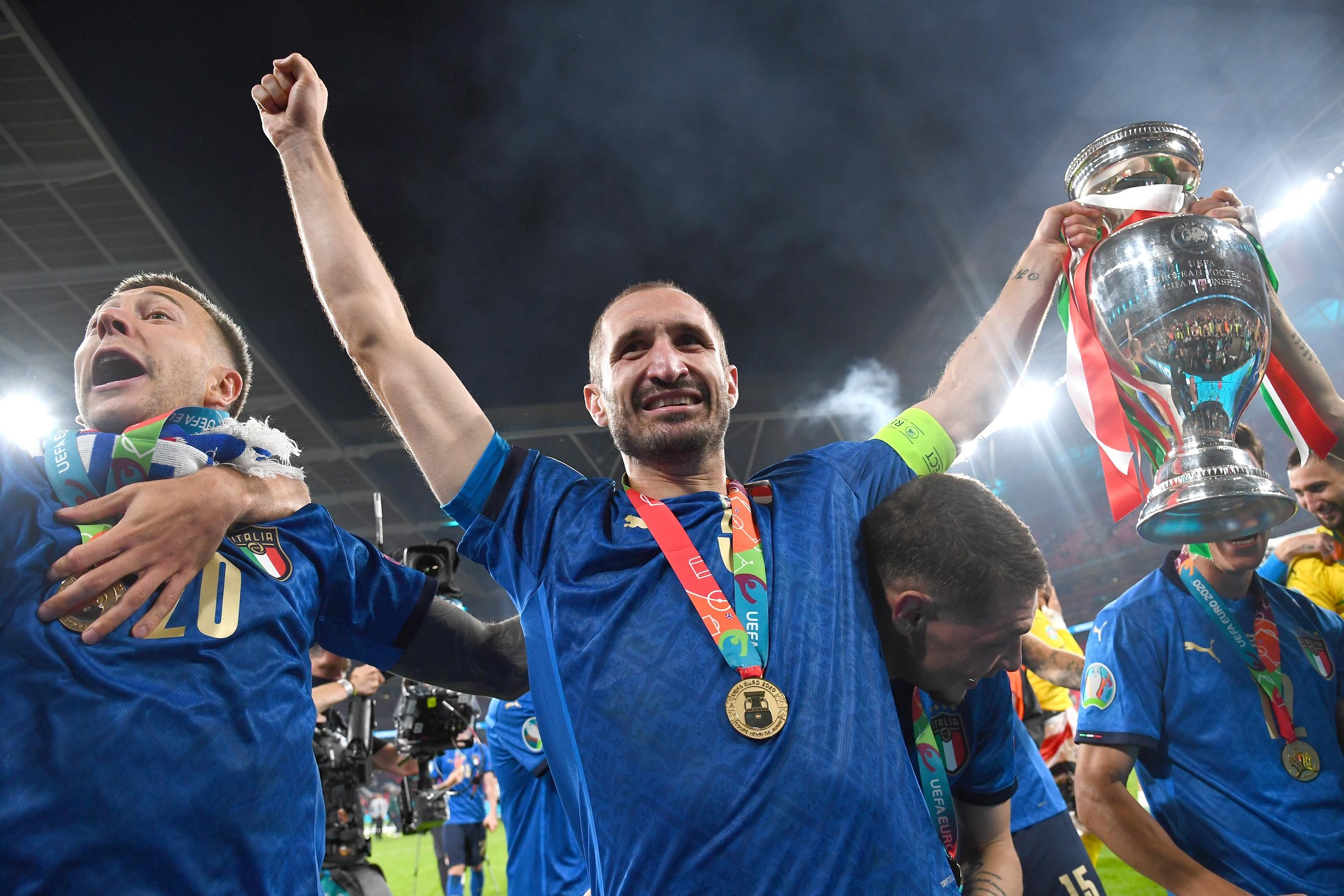 LONDON, ENGLAND - JULY 11: Players of Italy celebrate their side\\'s victory after the UEFA Euro 2020 Championship Final between Italy and England at Wembley Stadium on July 11, 2021 in London, England. (Photo by Claudio Villa/Getty Images)