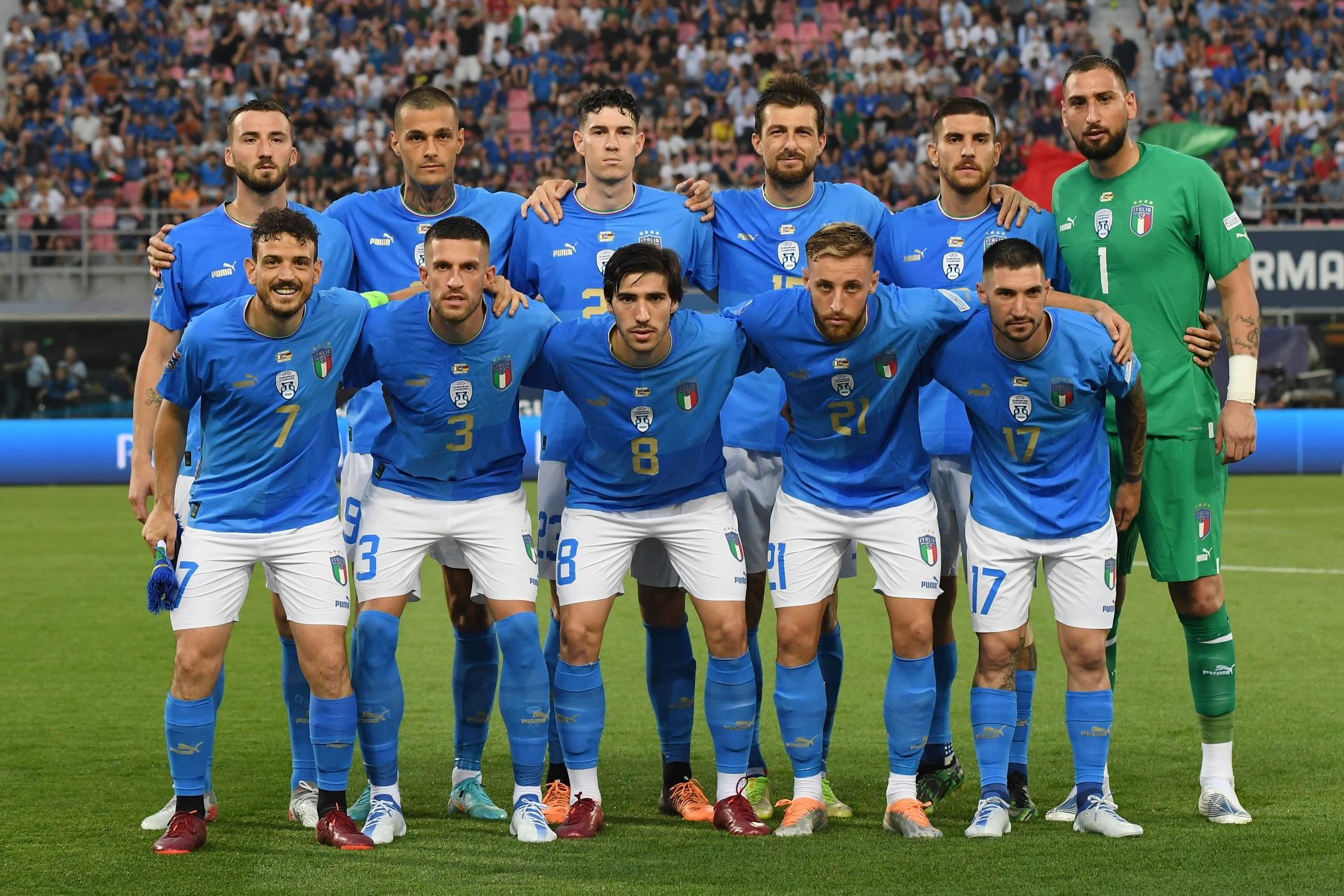 BOLOGNA, ITALY - JUNE 04: Players of Italy pose for a team photo prior to the UEFA Nations League League A Group 3 match between Italy and Germany at Renato Dall'Ara Stadium on June 04, 2022 in Bologna, Italy. (Photo by Claudio Villa/Getty Images)