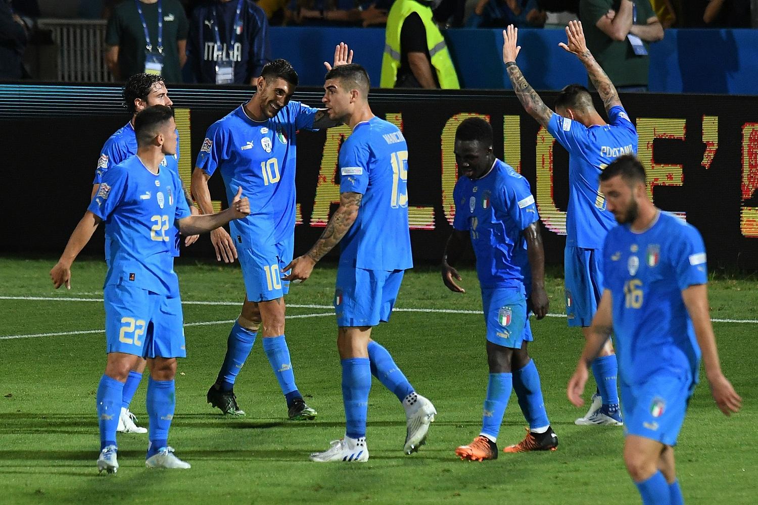 CESENA, ITALY - JUNE 07: Lorenzo Pellegrini of Italy celebrates after scoring his team second goal with teammates during the UEFA Nations League League A Group 3 match between Italy and Hungary on June 07, 2022 in Cesena, Italy. (Photo by Alessandro Sabattini/Getty Images)