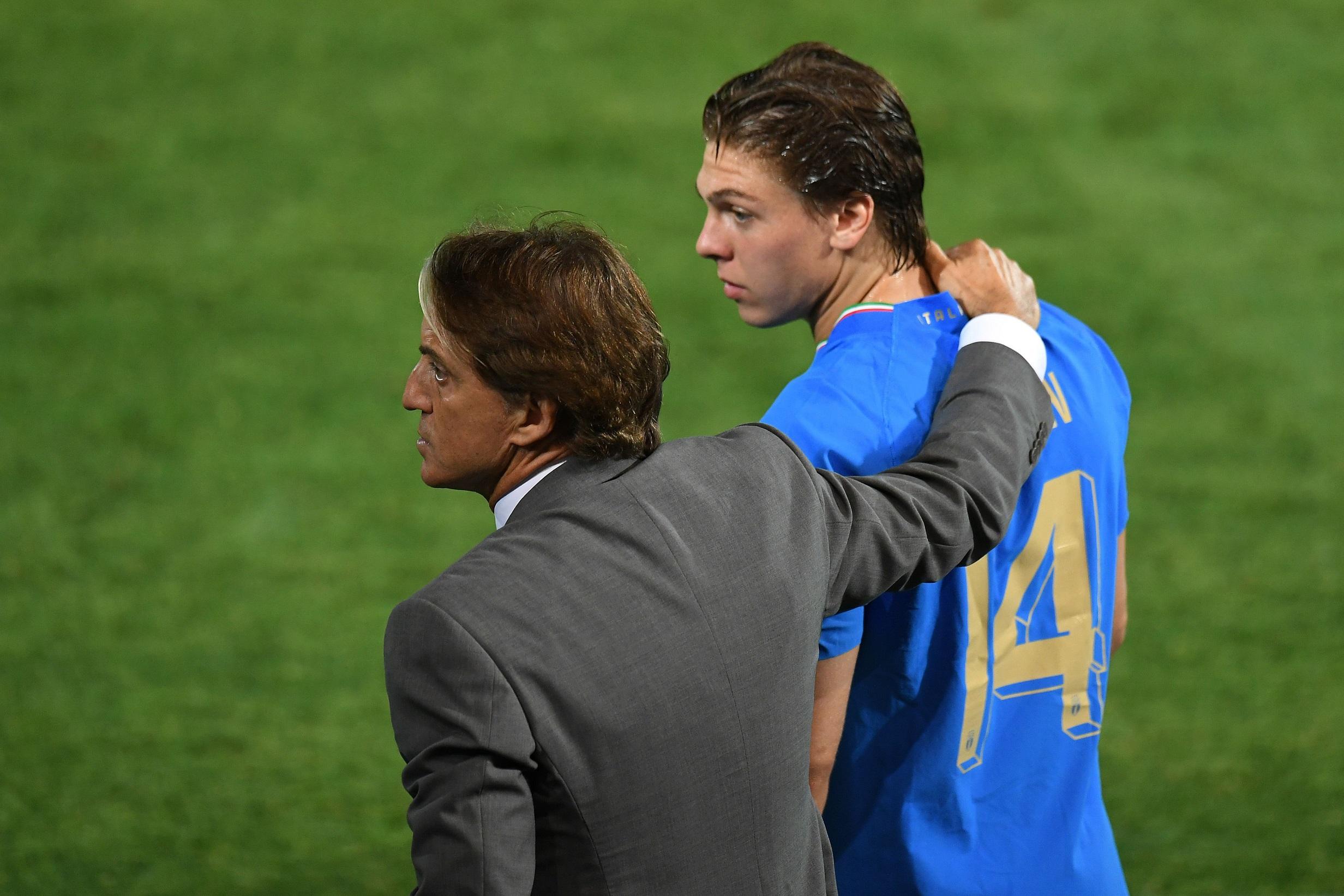 CESENA, ITALY - JUNE 07: Roberto Mancini head coach of Italy embraces Alessio Zerbin of Italy during the UEFA Nations League League A Group 3 match between Italy and Hungary on June 07, 2022 in Cesena, Italy. (Photo by Alessandro Sabattini/Getty Images)
