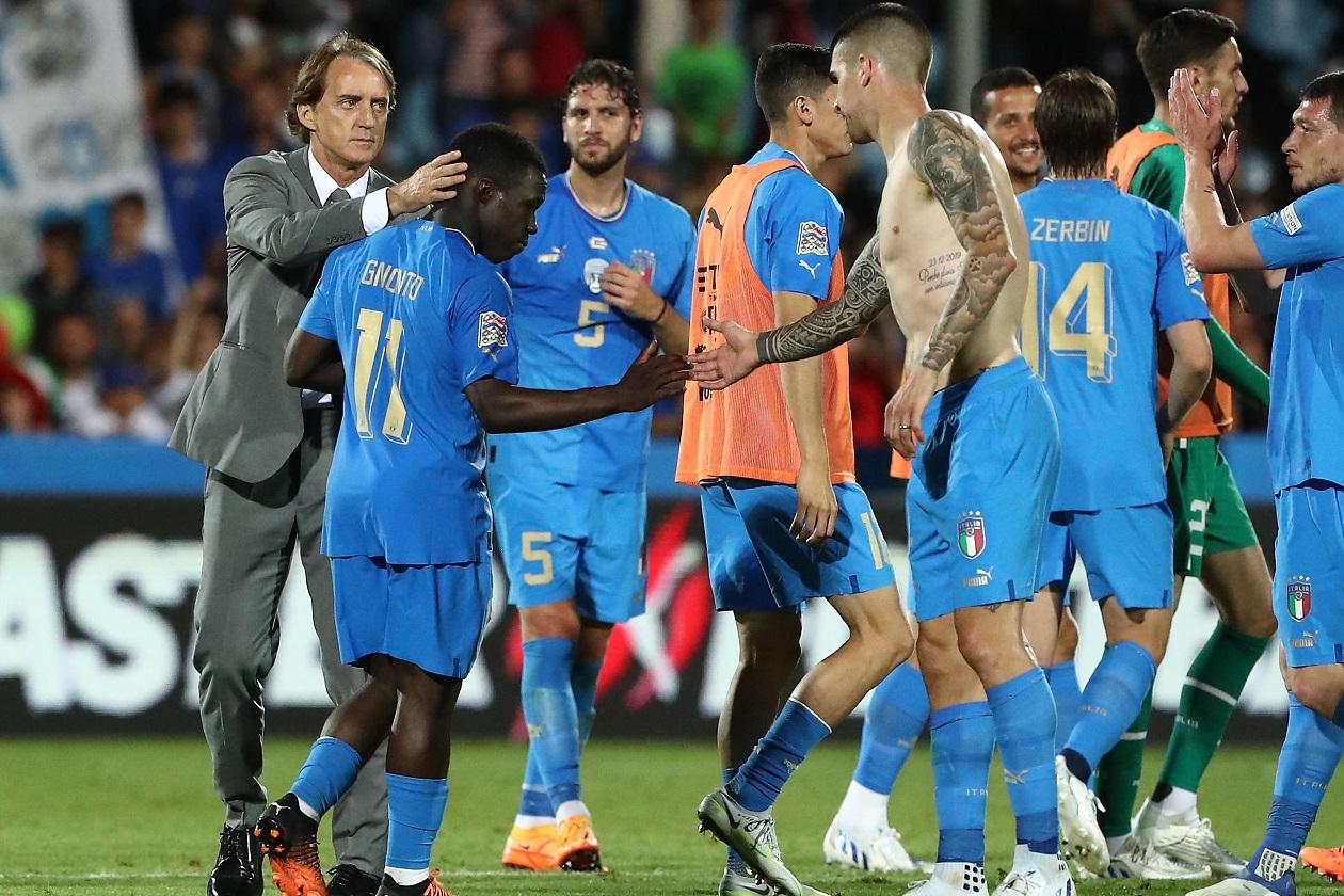 CESENA, ITALY - JUNE 07: Italy head coach Roberto Mancini\\tinteracts with David Wilfred Gnonto at the end of the UEFA Nations League League A Group 3 match between Italy and Hungary at Stadium Dino Manuzzi on June 07, 2022 in Cesena, Italy. (Photo by Marco Luzzani/Getty Images)