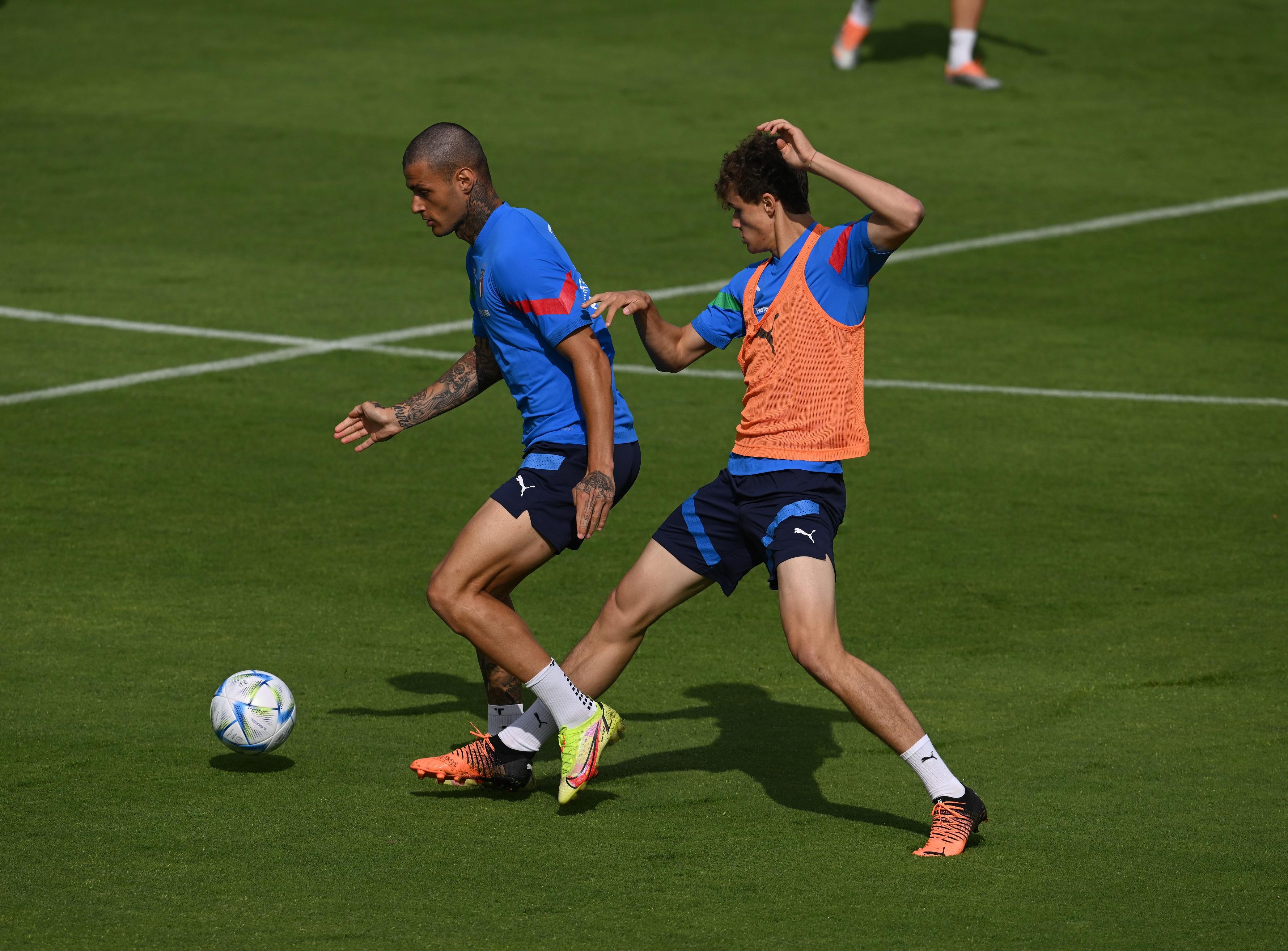 FLORENCE, ITALY - MAY 29: Giorgio Scalvini and Gianluca Scamacca of Italy in action during an Italy training session at Centro Tecnico Federale di Coverciano on May 29, 2022 in Florence, Italy. (Photo by Claudio Villa/Getty Images)