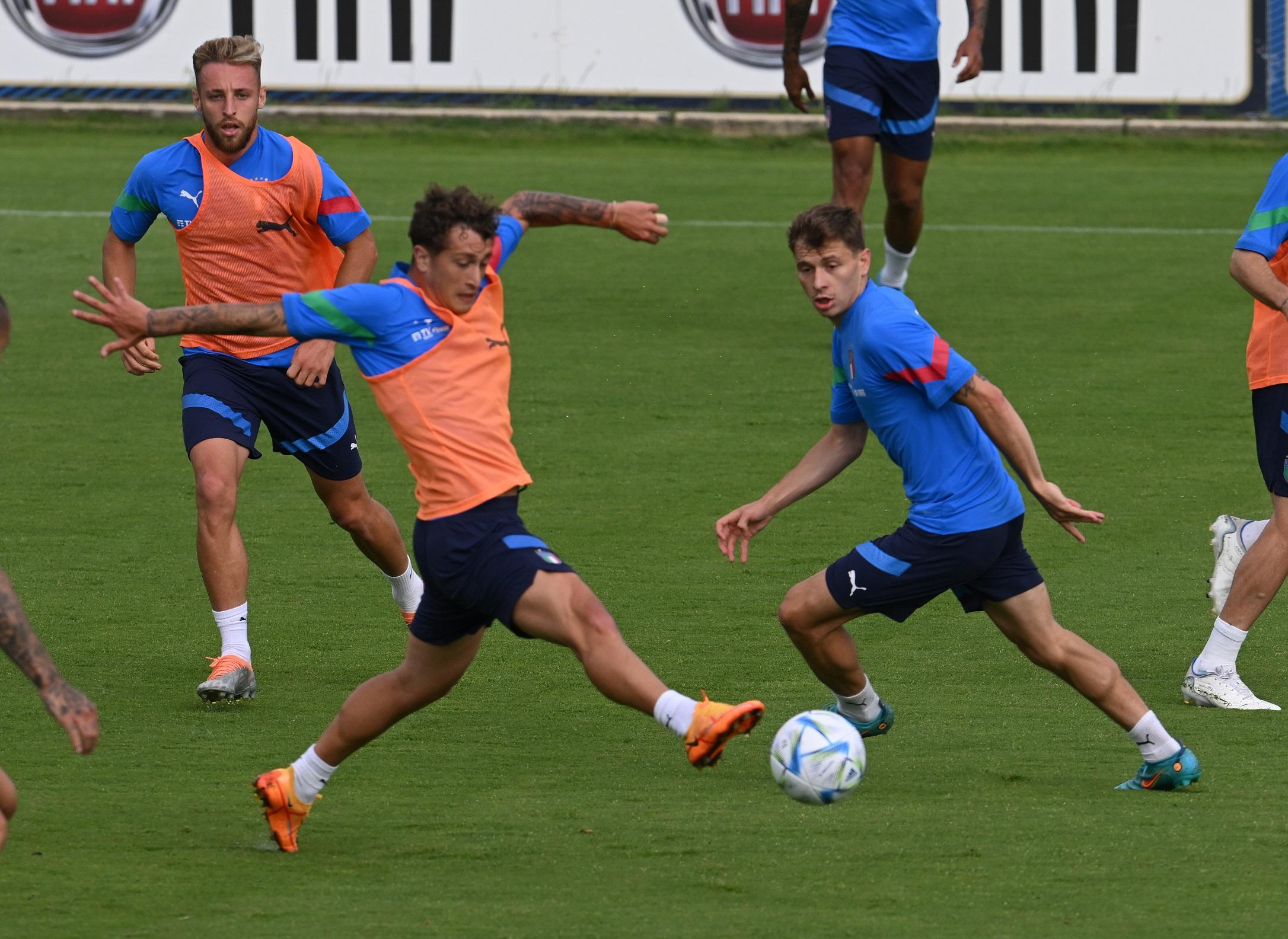 FLORENCE, ITALY - MAY 29: Nicolo Barella and Salvatore Esposito of Italy in action during an Italy training session at Centro Tecnico Federale di Coverciano on May 29, 2022 in Florence, Italy. (Photo by Claudio Villa/Getty Images)