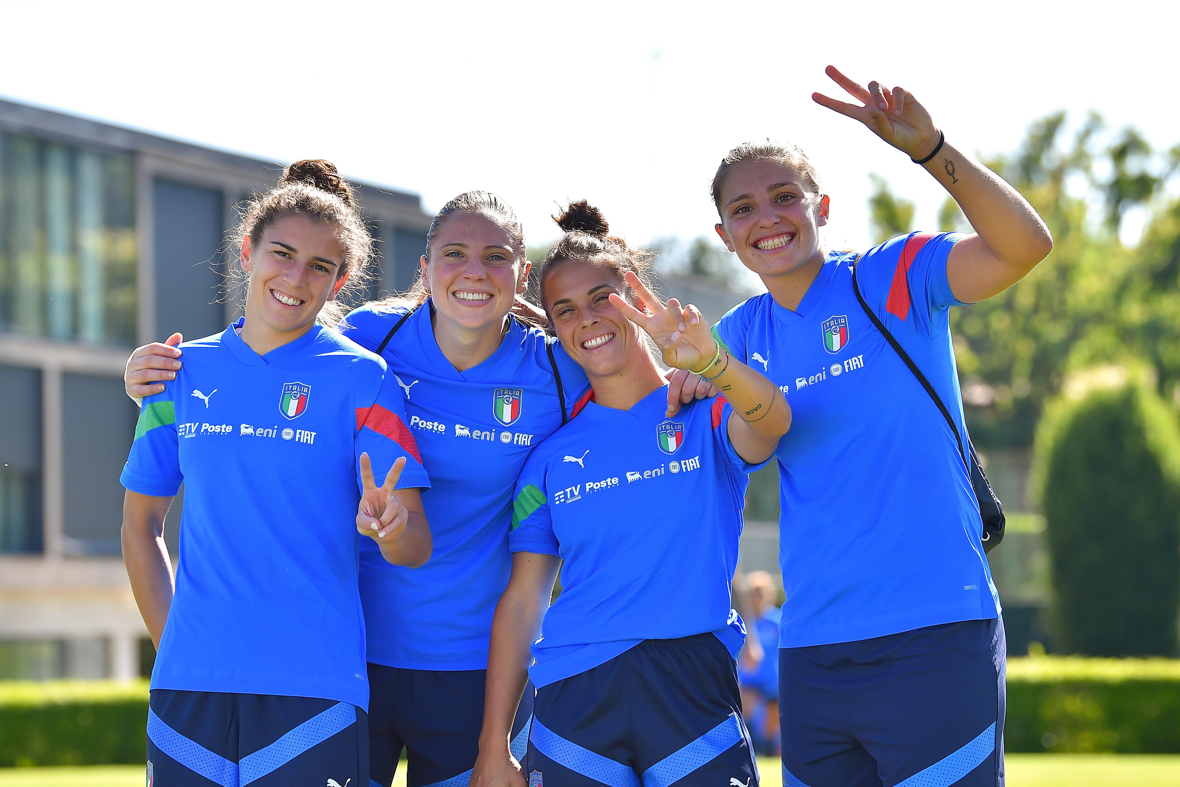 COMO, ITALY - JUNE 07: (L-R) Manuela Giuliano, Laura Giuliani, Flaminia Simonetti and Roberta Aprile of Italy Women pose for a picture during the Italy Women training session at Appiano Gentile on June 07, 2022 in Como, Italy. (Photo by Mattia Pistoia/Getty Images)