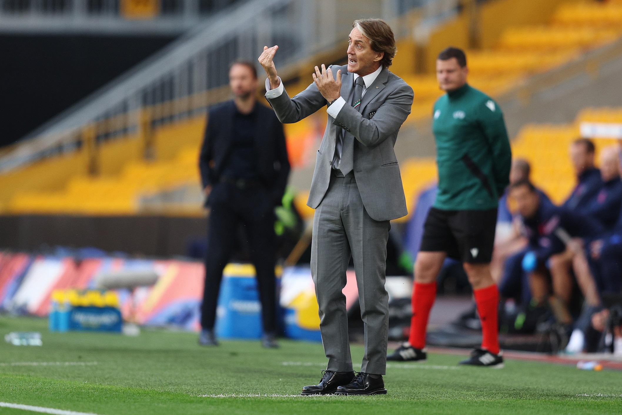 WOLVERHAMPTON, ENGLAND - JUNE 11: Roberto Mancini, Head Coach of Italy gives their team instructions during the UEFA Nations League - League A Group 3 match between England and Italy at Molineux on June 11, 2022 in Wolverhampton, England. This game will be played behind closed doors following on from the Euro 2020 final (Photo by Richard Heathcote/Getty Images)