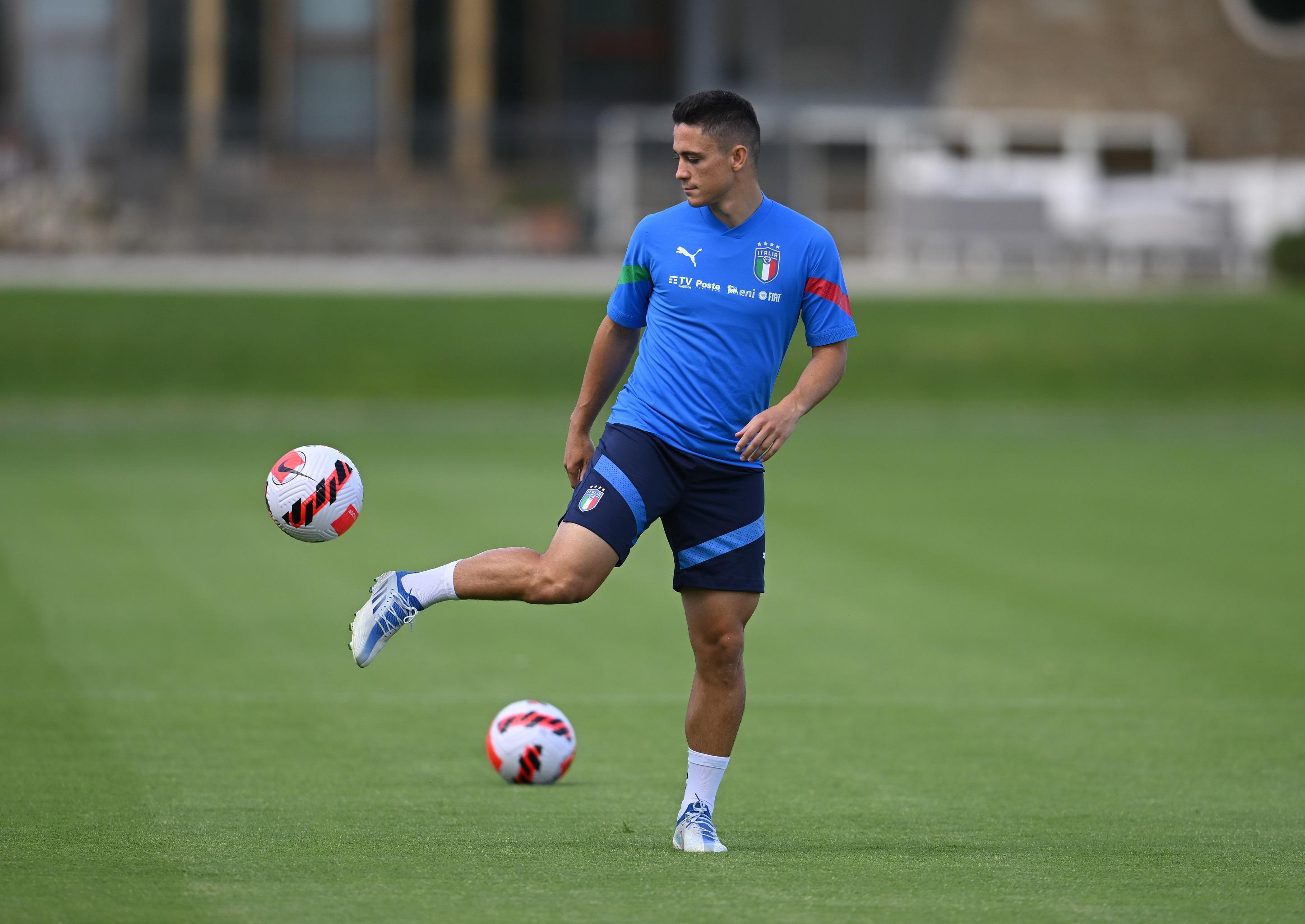 FLORENCE, ITALY - JUNE 09: Giacomo Raspadori of Italy in action during an Italy training session at Centro Tecnico Federale di Coverciano on June 09, 2022 in Florence, Italy. (Photo by Claudio Villa/Getty Images)
