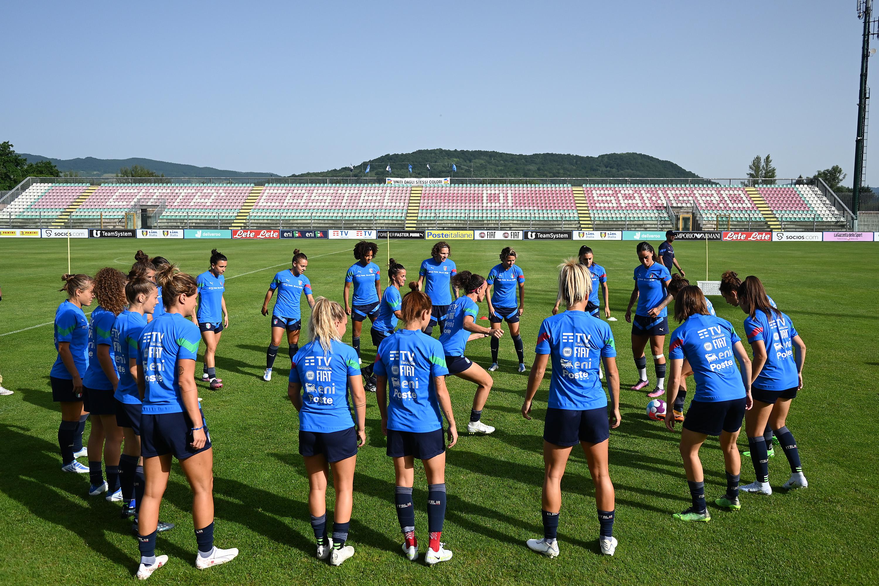 CASTEL DI SANGRO, ITALY - JUNE 21: Italy Women players during afternoon training session on June 21, 2022 in Castel di Sangro, Italy. (Photo by Francesco Pecoraro/Getty Images)