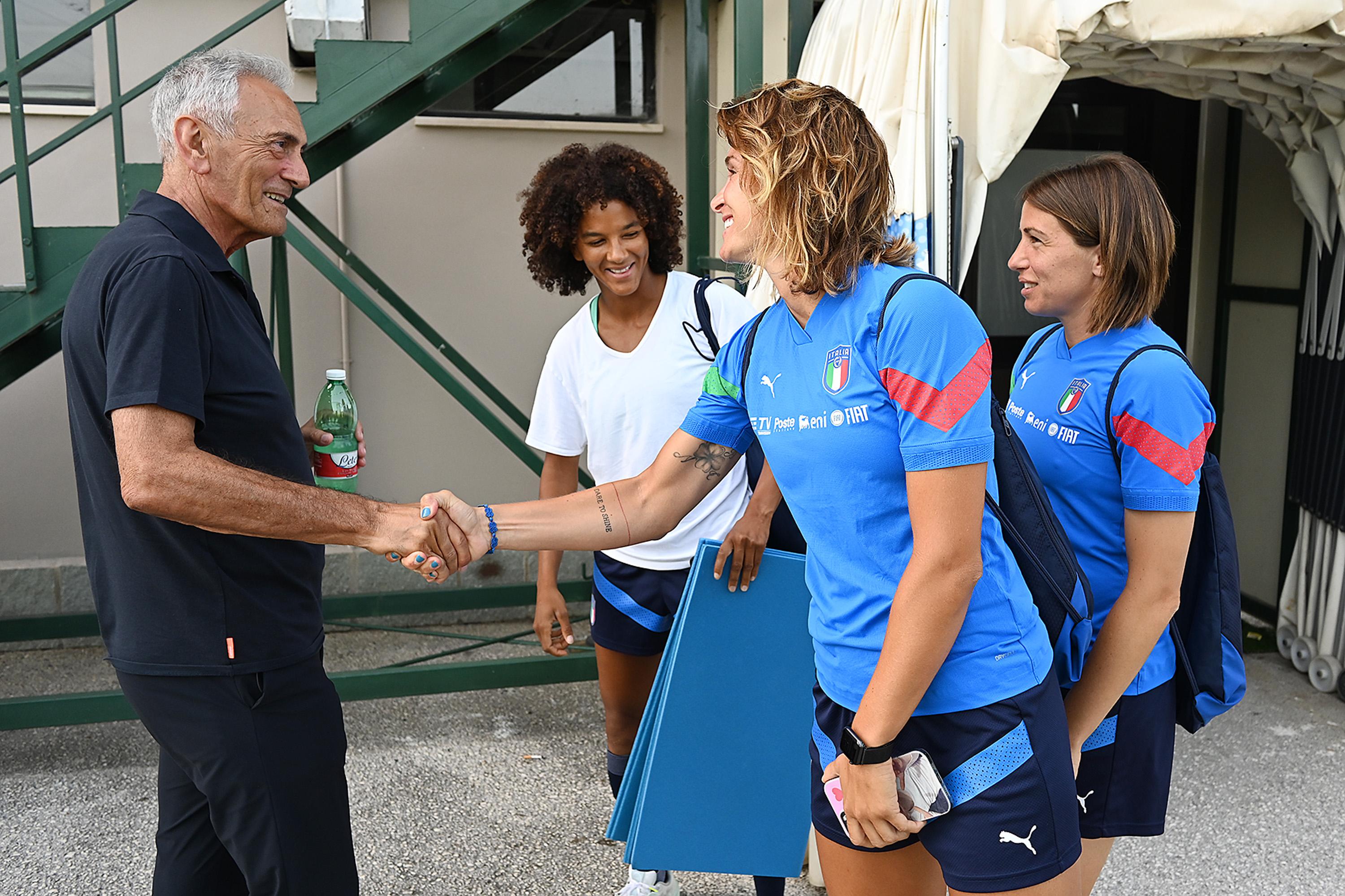CASTEL DI SANGRO, ITALY - JUNE 21: Gabriele Gravina FIGC President meets Cristiana Girelli of Italy Women before the afternoon training session on June 21, 2022 in Castel di Sangro, Italy. (Photo by Francesco Pecoraro/Getty Images)