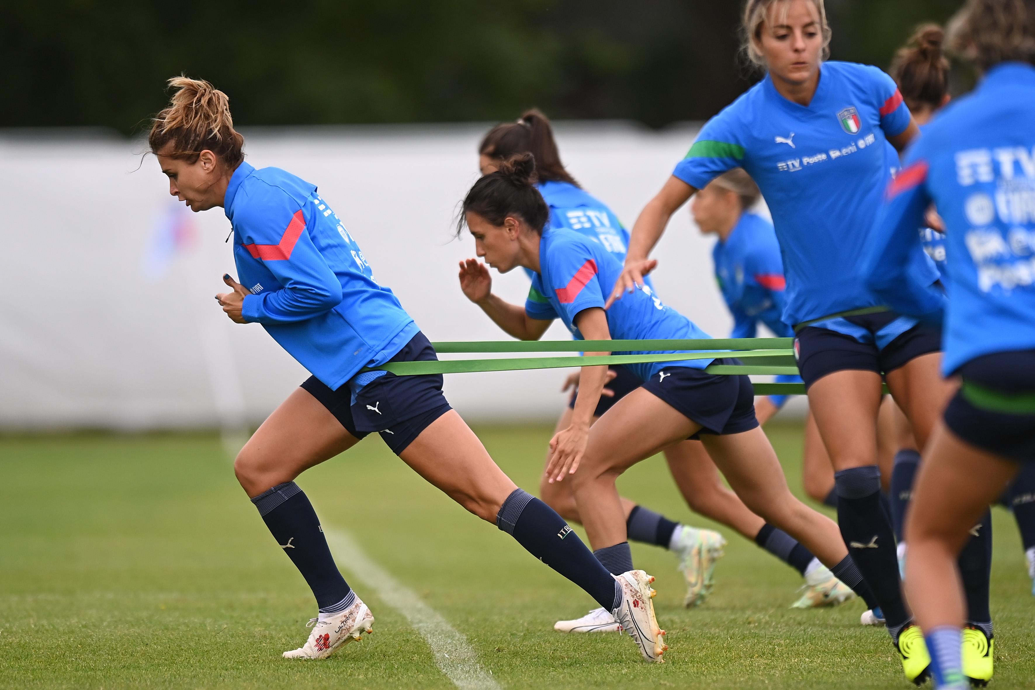 Euro 2022, ultimo sprint prima dell’esordio con la Francia. Girelli e Di Guglielmo: \"Siamo pronte\"