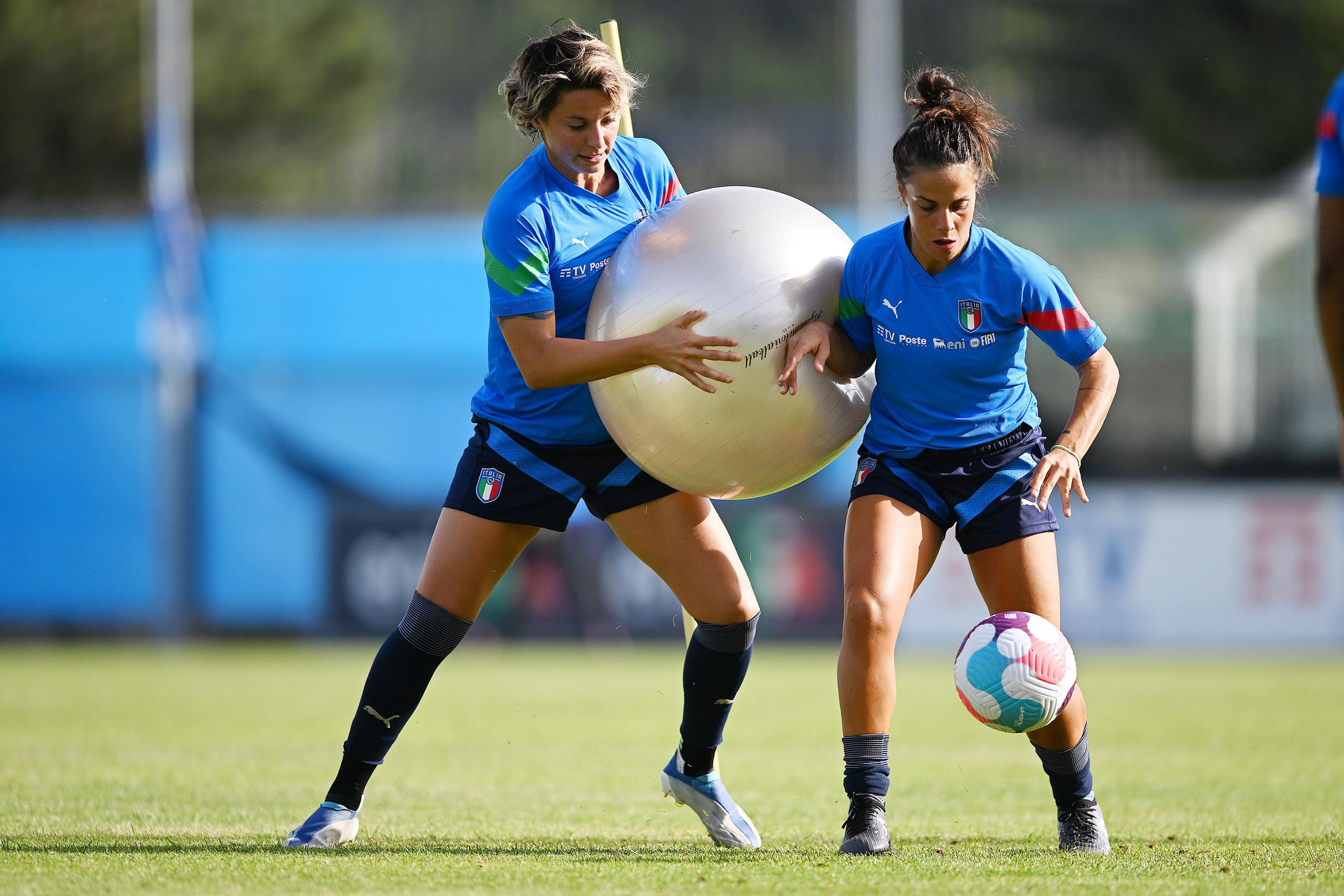 Azzurre, battere l’Islanda per tornare a sognare. Giacinti e Simonetti: \"Vedrete la vera Italia\"