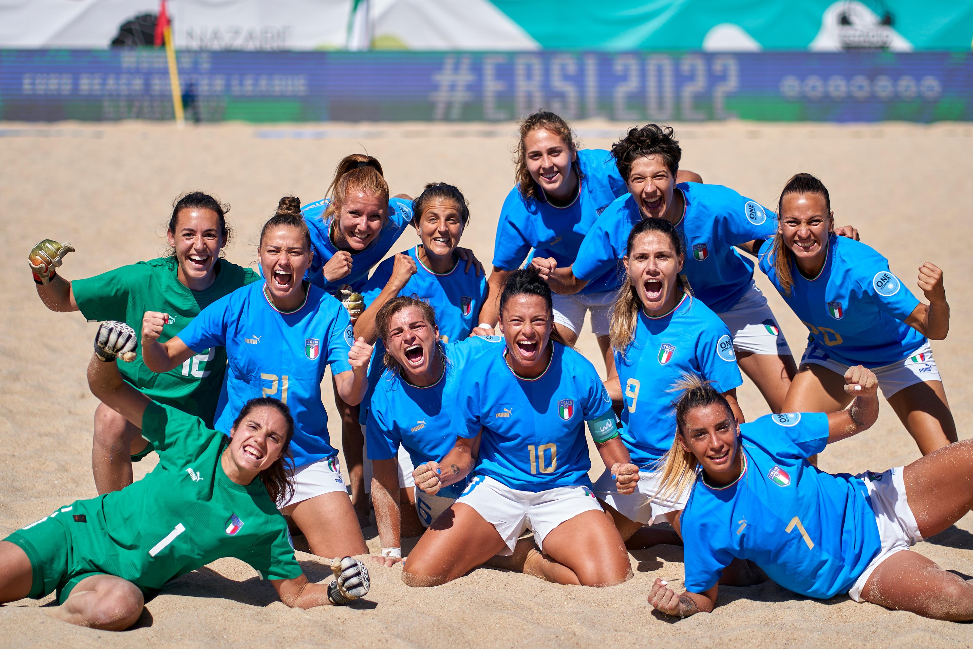 Players of Italy during day one of Euro Beach Soccer League Nazare 2022 at Estadio do Viveiro-Jordan Santos on July 1, 2022 in Nazare, Portugal. (Photo by Jose Manuel Alvarez/BSWW)