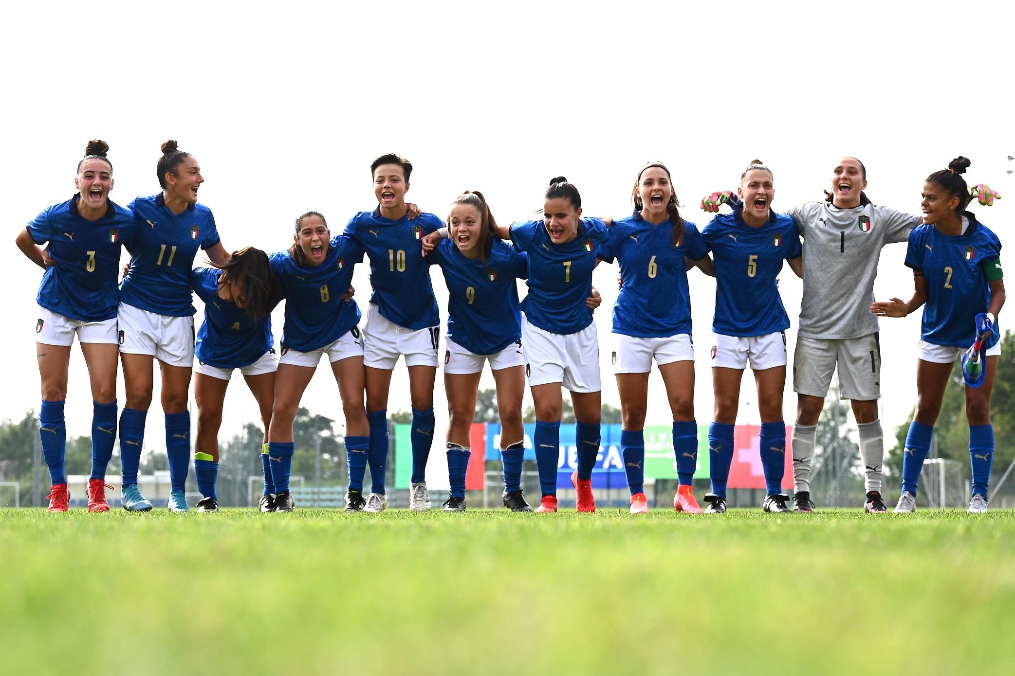 NOVARA, ITALY - SEPTEMBER 08: Italy U17 Women team formation prior to the International Friendly match between Italy U17 Women v Switzerland U17 Women at Novarello Training Center on September 08, 2021 in Novara, Italy. (Photo by Mattia Ozbot/Getty Images)
