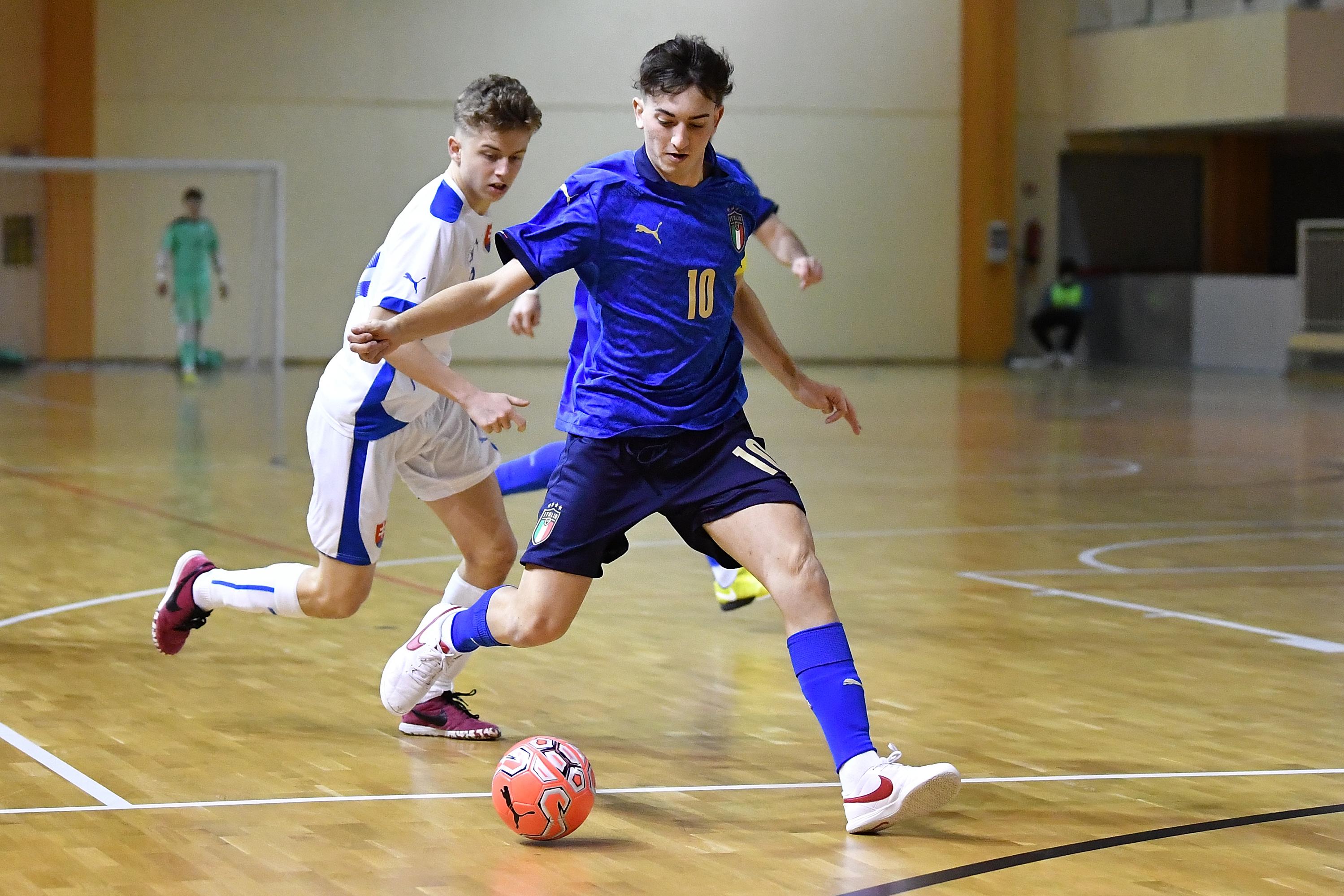 NOVARA, ITALY - FEBRUARY 16:  Valerio Giulii Capponi of Italy U19 in action during the Futsal International Friendly match between Italy U19 and Slovakia U19 at Novarello Training Center on February 16, 2022 in Novara, Italy.  (Photo by Valerio Pennicino/Getty Images) *** Local Caption *** Valerio Giulii Capponi