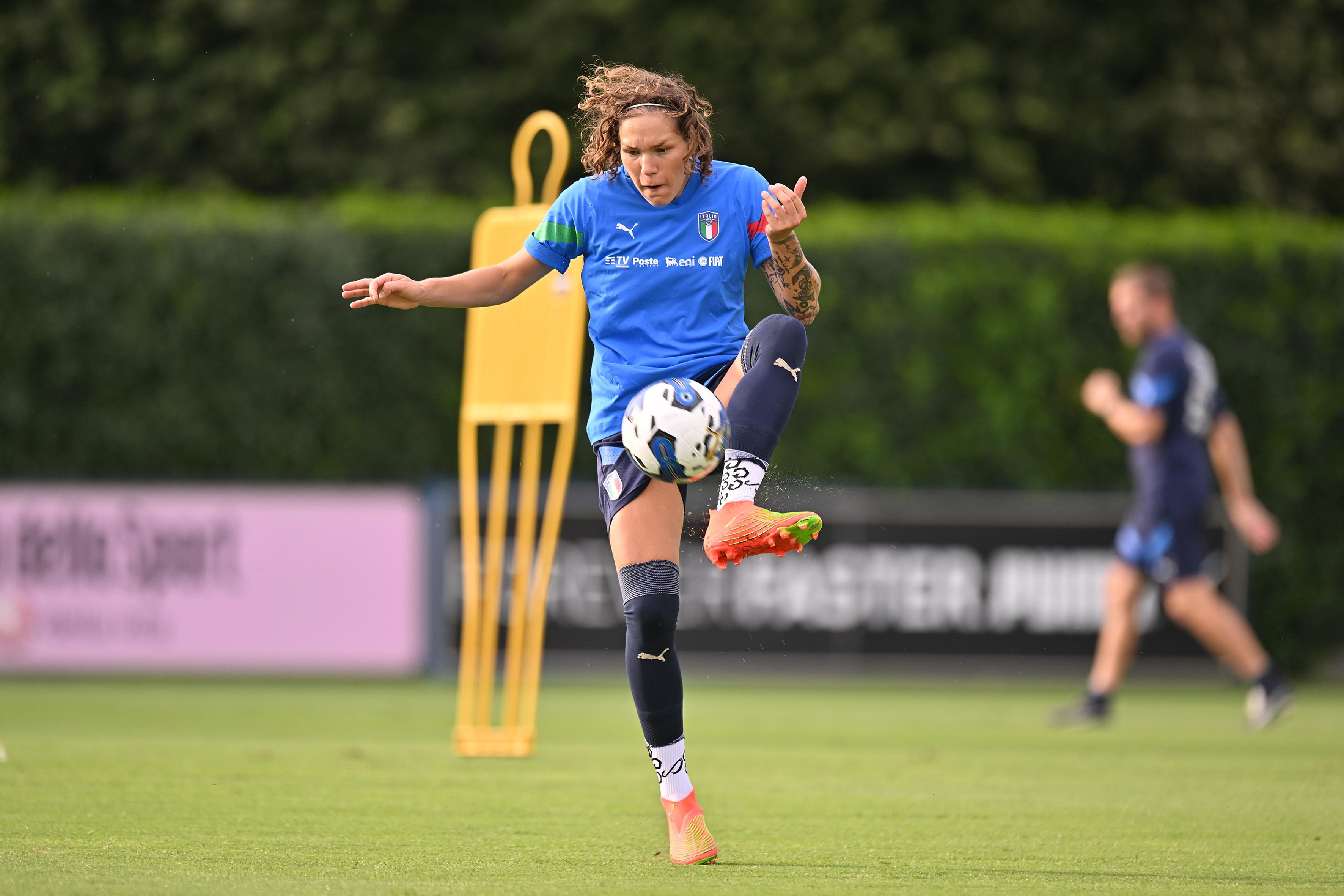 FLORENCE, ITALY - AUGUST 30: Elena Linari in action during a Italy Women training session at Centro Tecnico Federale di Coverciano on August 30, 2022 in Florence, Italy. (Photo by Tullio M. Puglia/Getty Images)