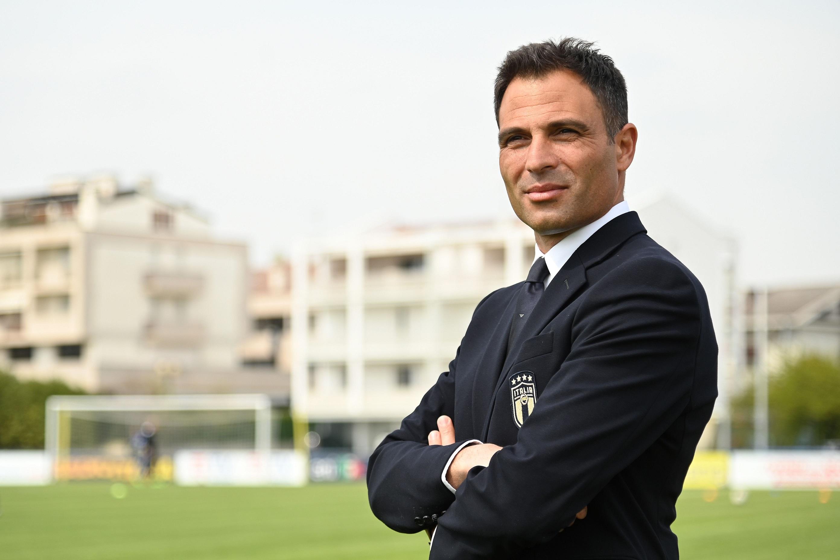 PADOVA, ITALY - APRIL 06: Enrico Sbardella head coach of Italy women U19 looks on during the Elite EURO Women\\'s Under 19 match between Italy and Bosnia Erzegovina on April 06, 2022 in Padova, Italy. (Photo by Alessandro Sabattini/Getty Images)