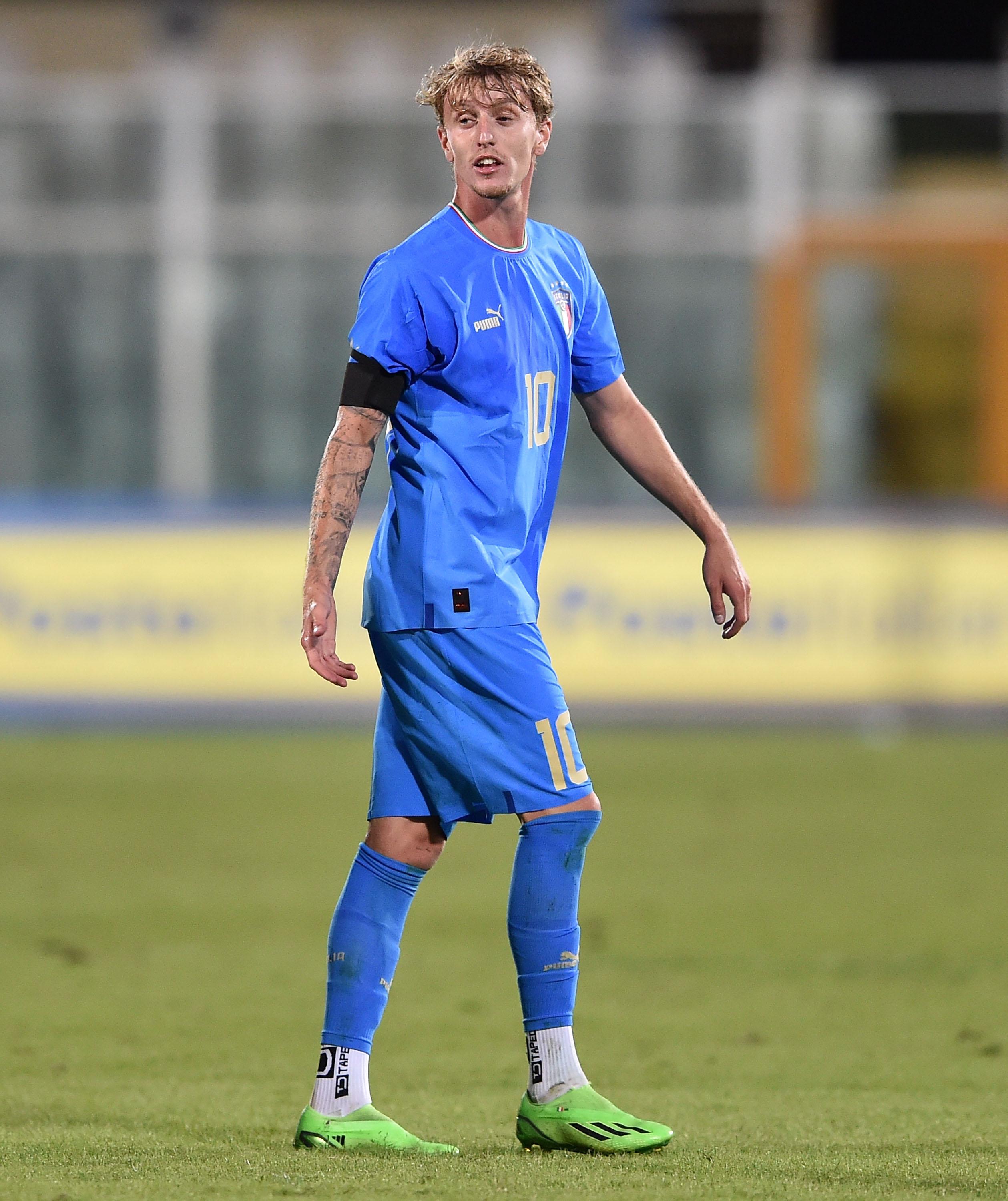 PESCARA, ITALY - SEPTEMBER 22: Nicolo' Rovella of Italy U21 leaves the pitch after being sent off by the referee Alessandro Dudic during the International Friendly Match between Italy U21 and England U21 at Stadio Adriatico Giovanni Cornacchia on September 22, 2022 in Pescara, Italy. (Photo by Giuseppe Bellini/Getty Images) *** Local Caption *** Nicolo' Rovella