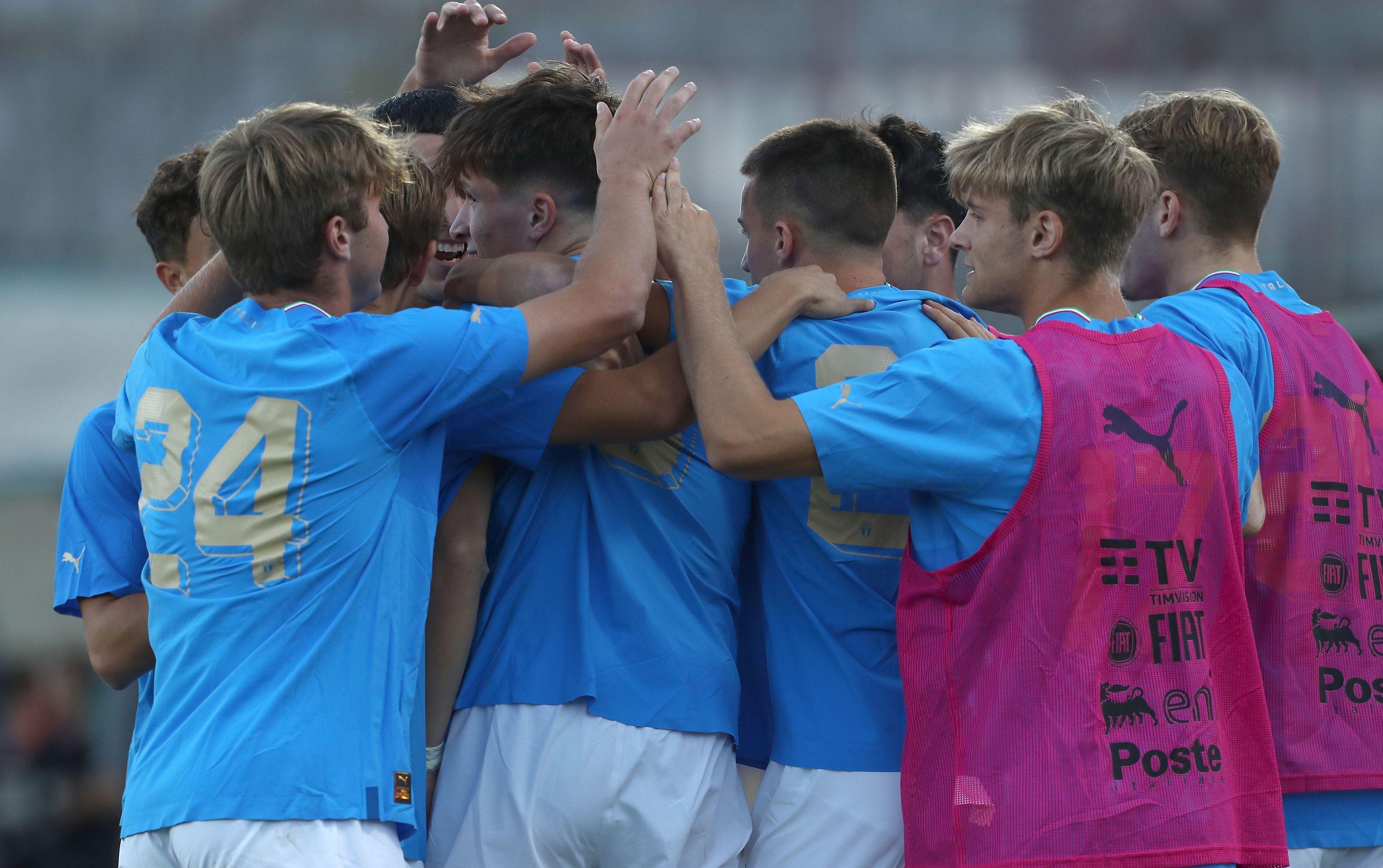 VARESE, ITALY - SEPTEMBER 27: Giovanni Fabbian of Italy celebrates his goal with his team-mates during the International Friendly Match between Italy U20 and Switzerland U20 at Stadio Franco Ossola on September 27, 2022 in Varese, Italy. (Photo by Marco Luzzani/Getty Images)