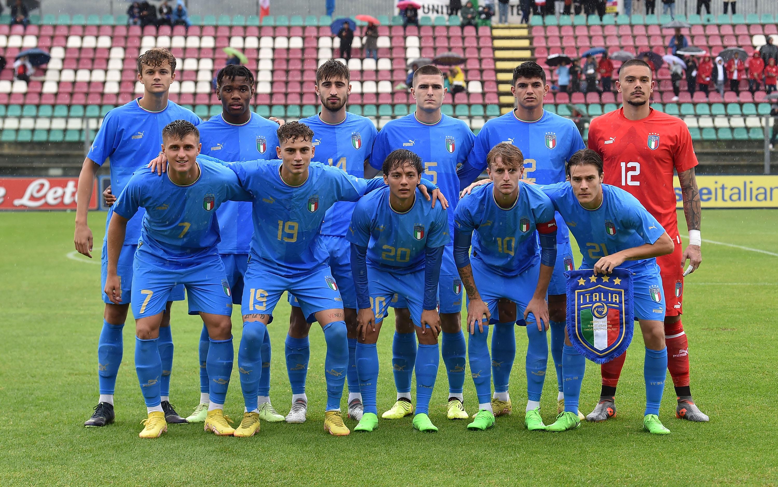 CASTEL DI SANGRO, ITALY - SEPTEMBER 26: Team of Italy U21 prior the International Friendly Match between Italy U21 and Japan U21 at Stadio Teofilo Patini on September 26, 2022 in Castel di Sangro, Italy. (Photo by Giuseppe Bellini/Getty Images)