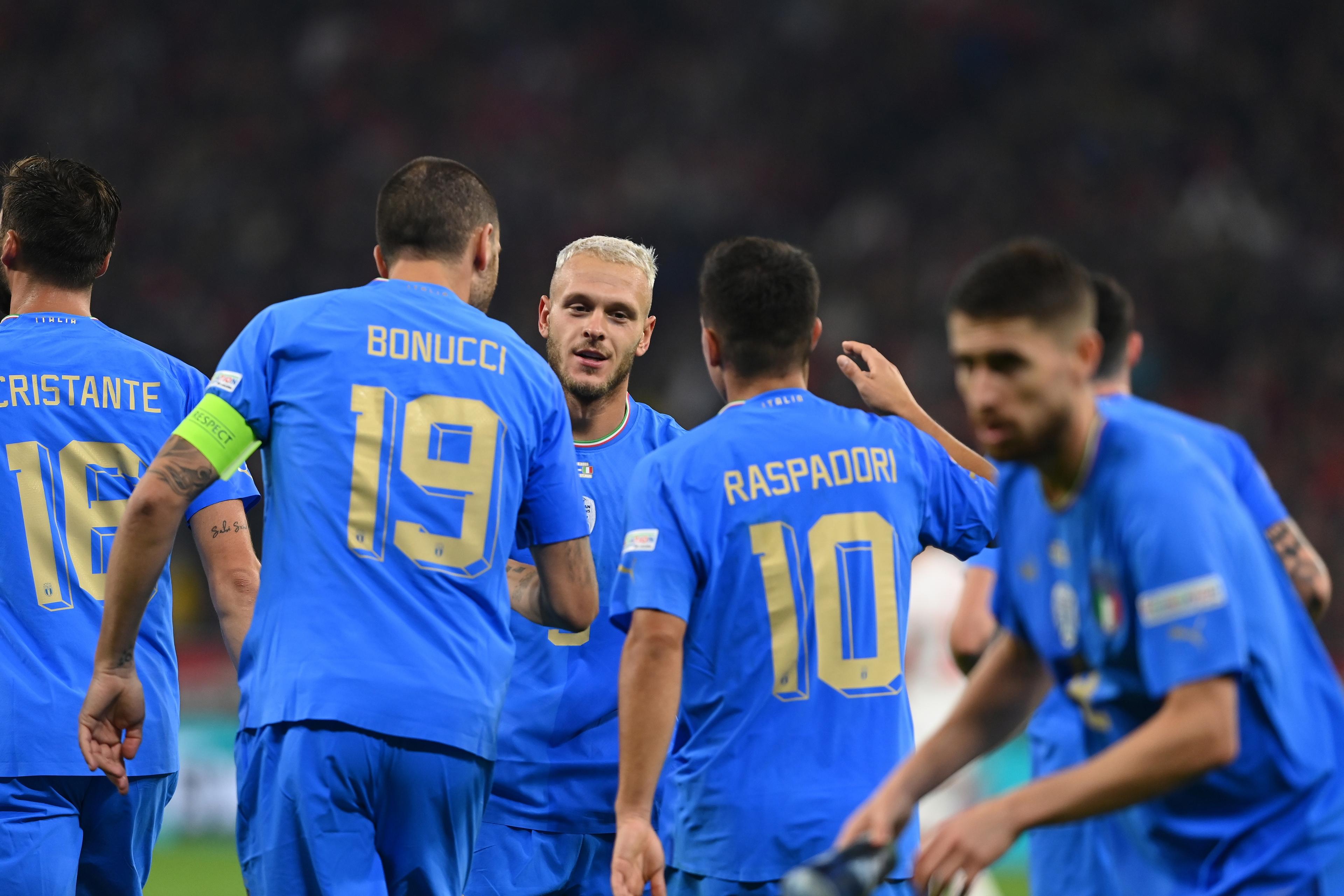 BUDAPEST, HUNGARY - SEPTEMBER 26:  Federico Dimarco of Italy celebrates  with team-mates after scoring the goal during the UEFA Nations League League A Group 3 match between Hungary and Italy at Puskas Arena on September 26, 2022 in Budapest, Hungary. (Photo by Claudio Villa/Getty Images)